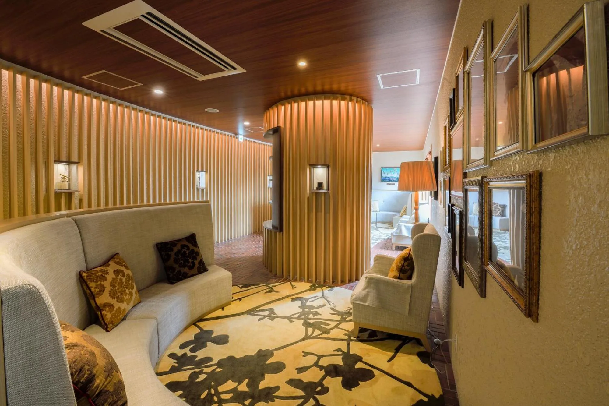 Lobby or reception in Hakone Lake Hotel