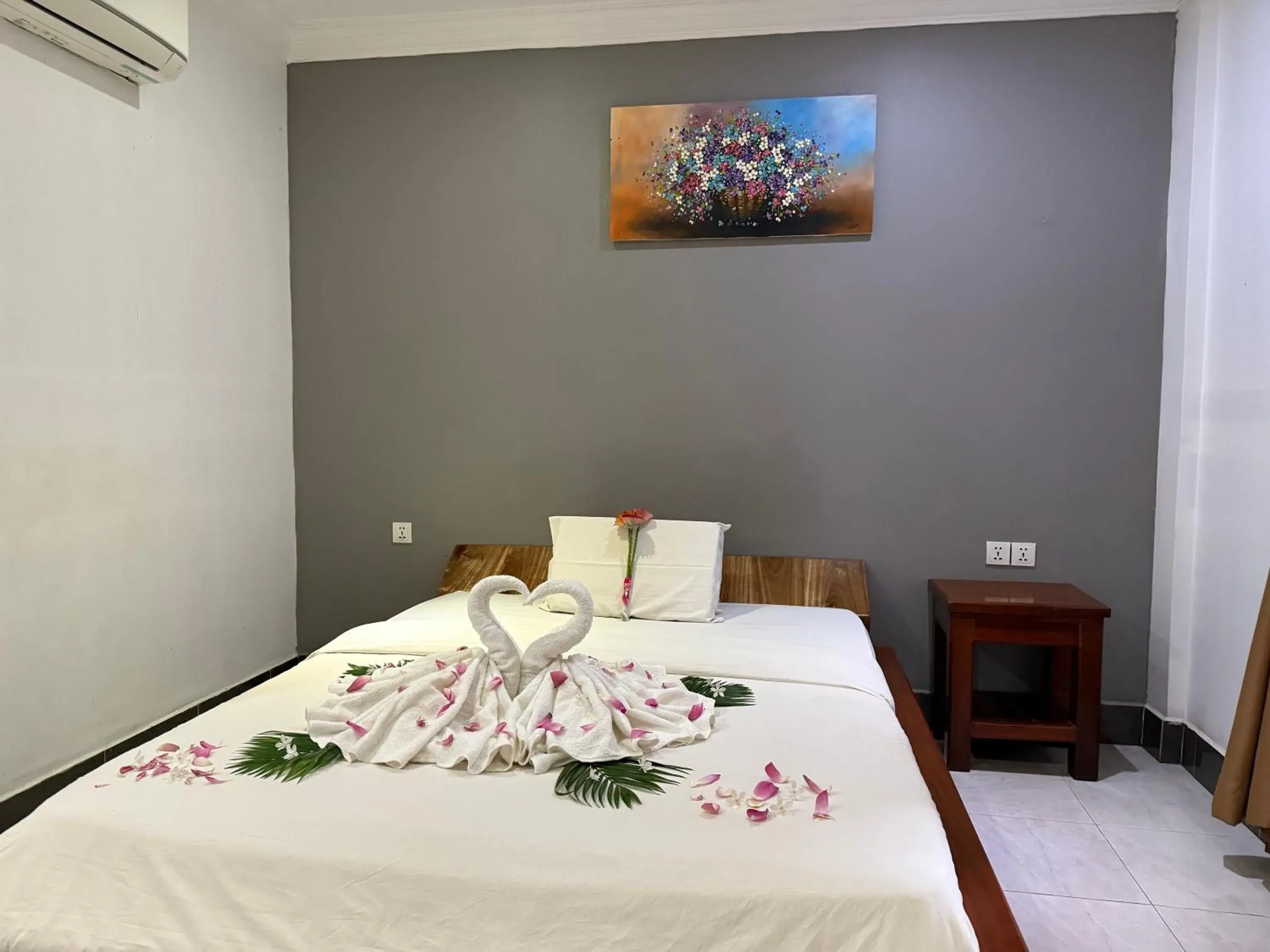 Bed in Neakru Guesthouse and Restaurant Bed in Neakru Guesthouse and Restaurant