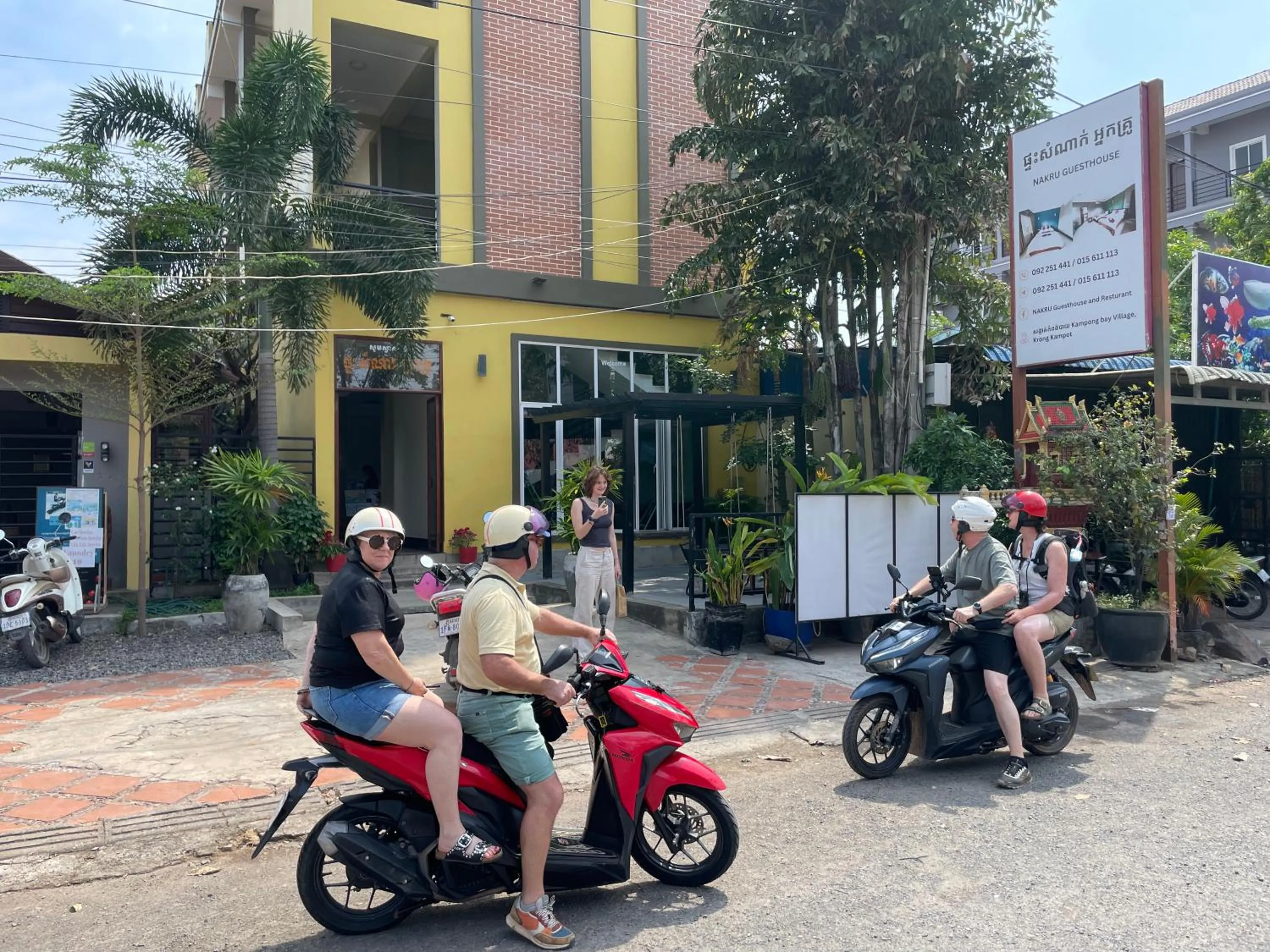 Neakru Guesthouse and Restaurant