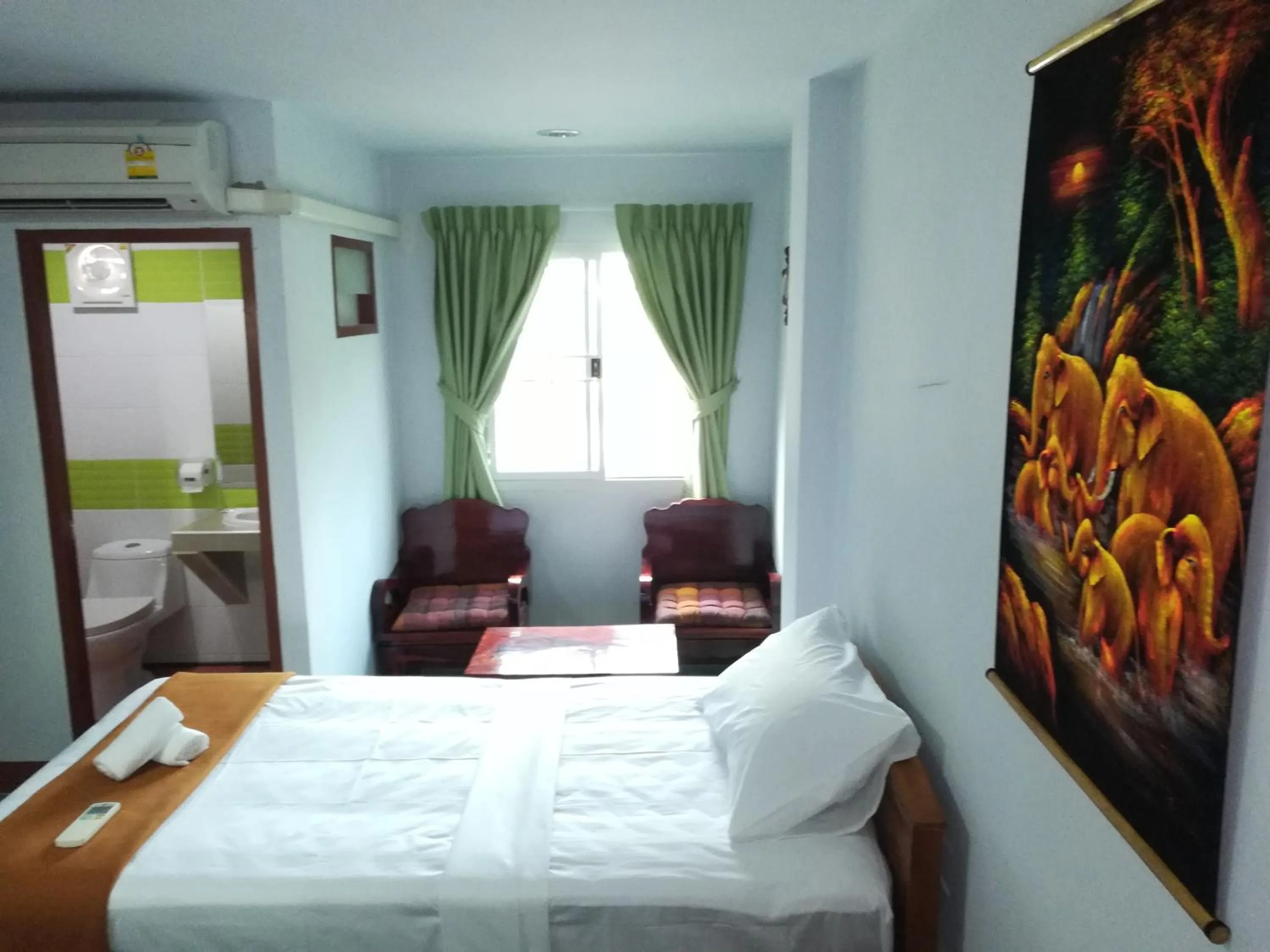 Photo of the whole room, Bed in Jardin