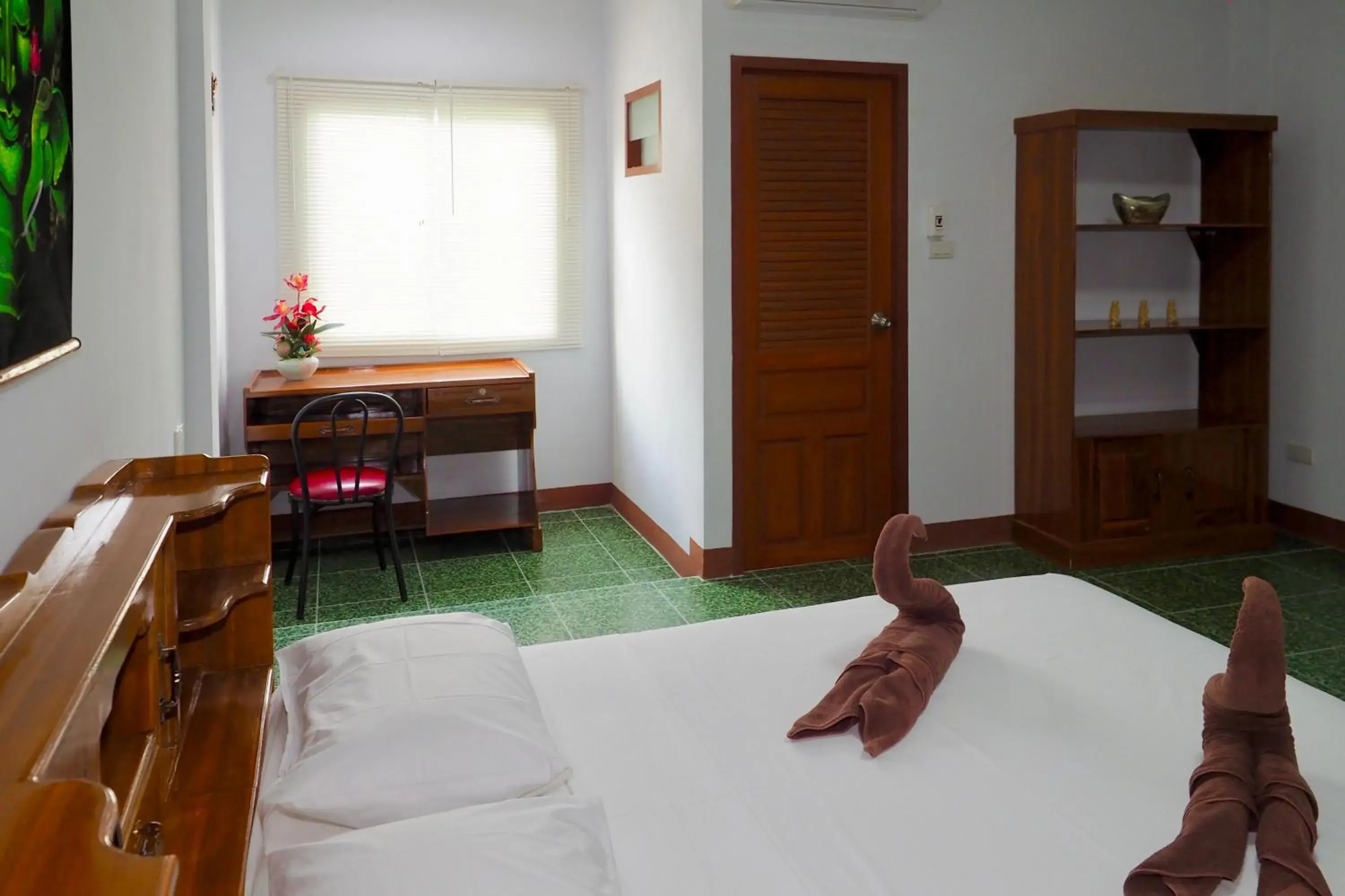 Photo of the whole room, Bed in Jardin Photo of the whole room, Bed in Jardin