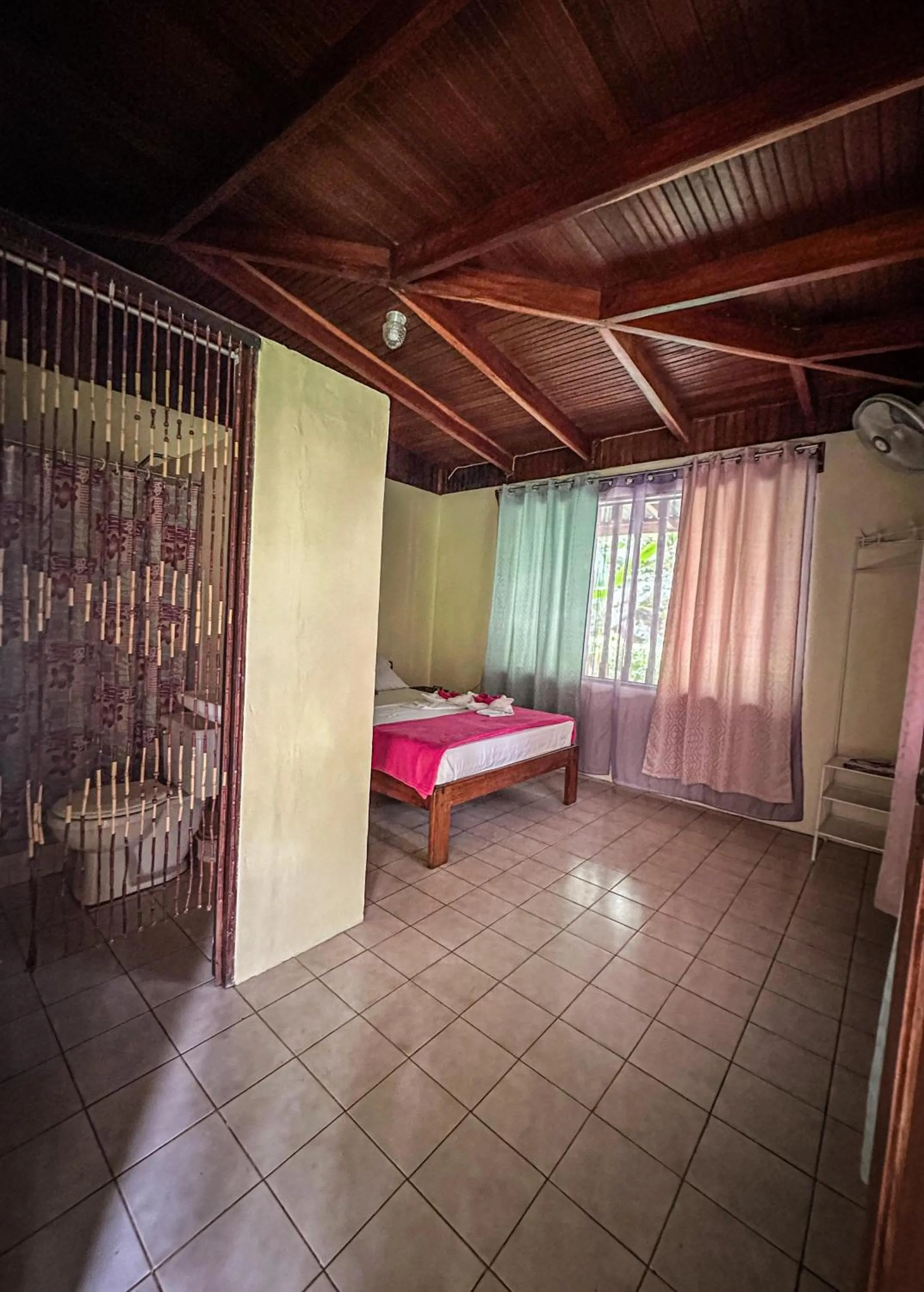 Photo of the whole room, Bed in Ventanas en Corcovado