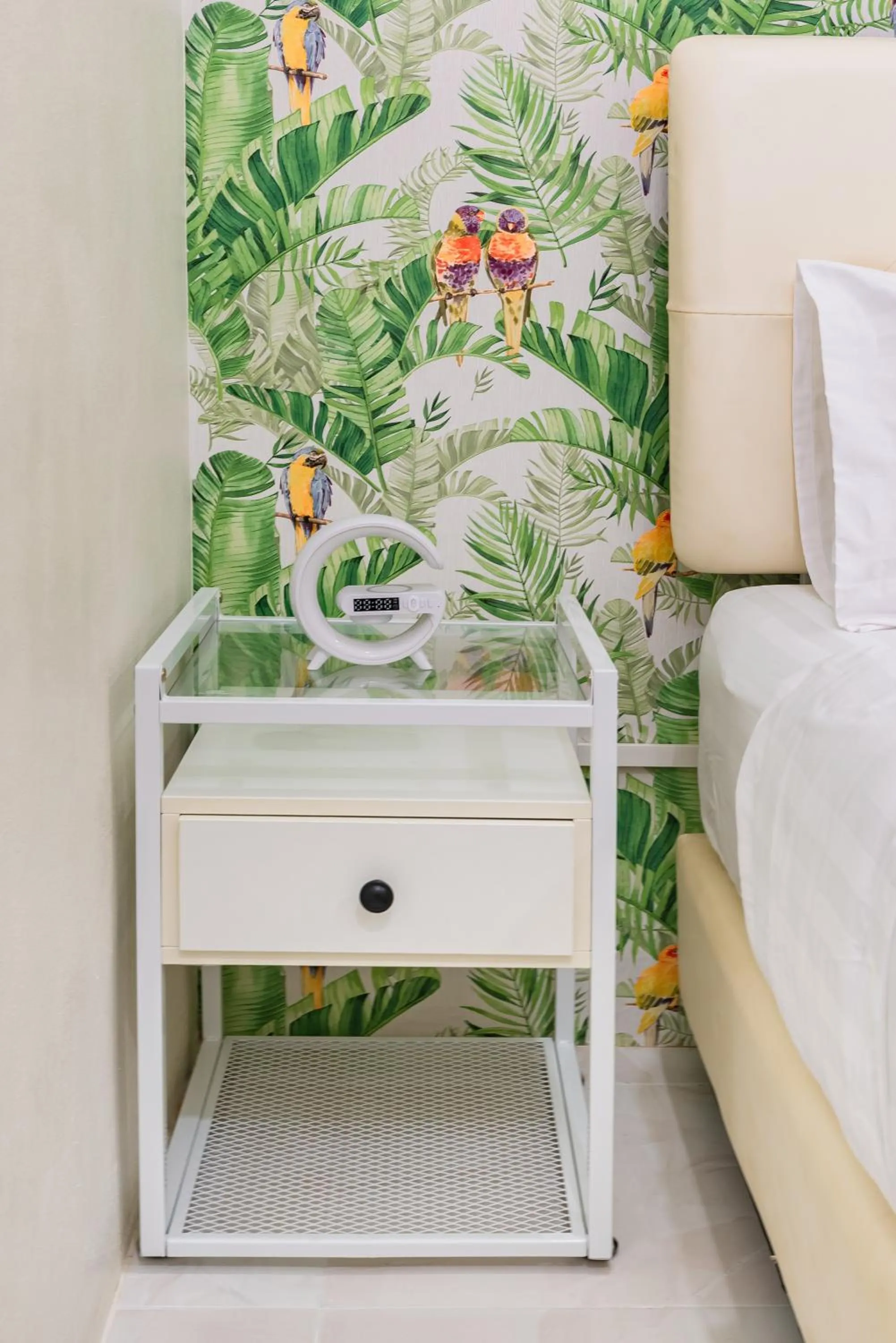 Bedroom, Bed in Songbird Suites