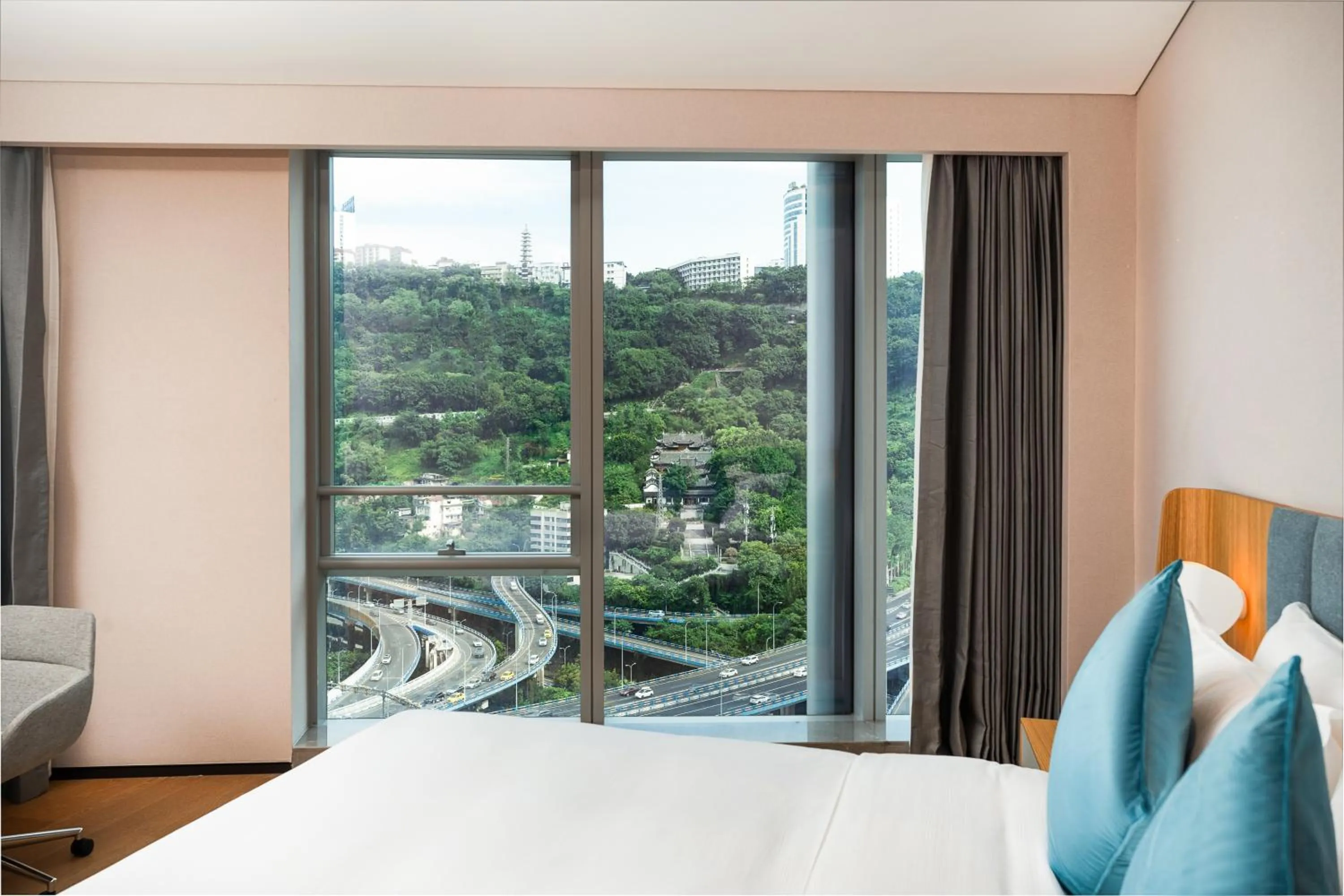 Photo of the whole room, Bed in Pagoda Hotel Of SSAW ChongQing International Land-sea