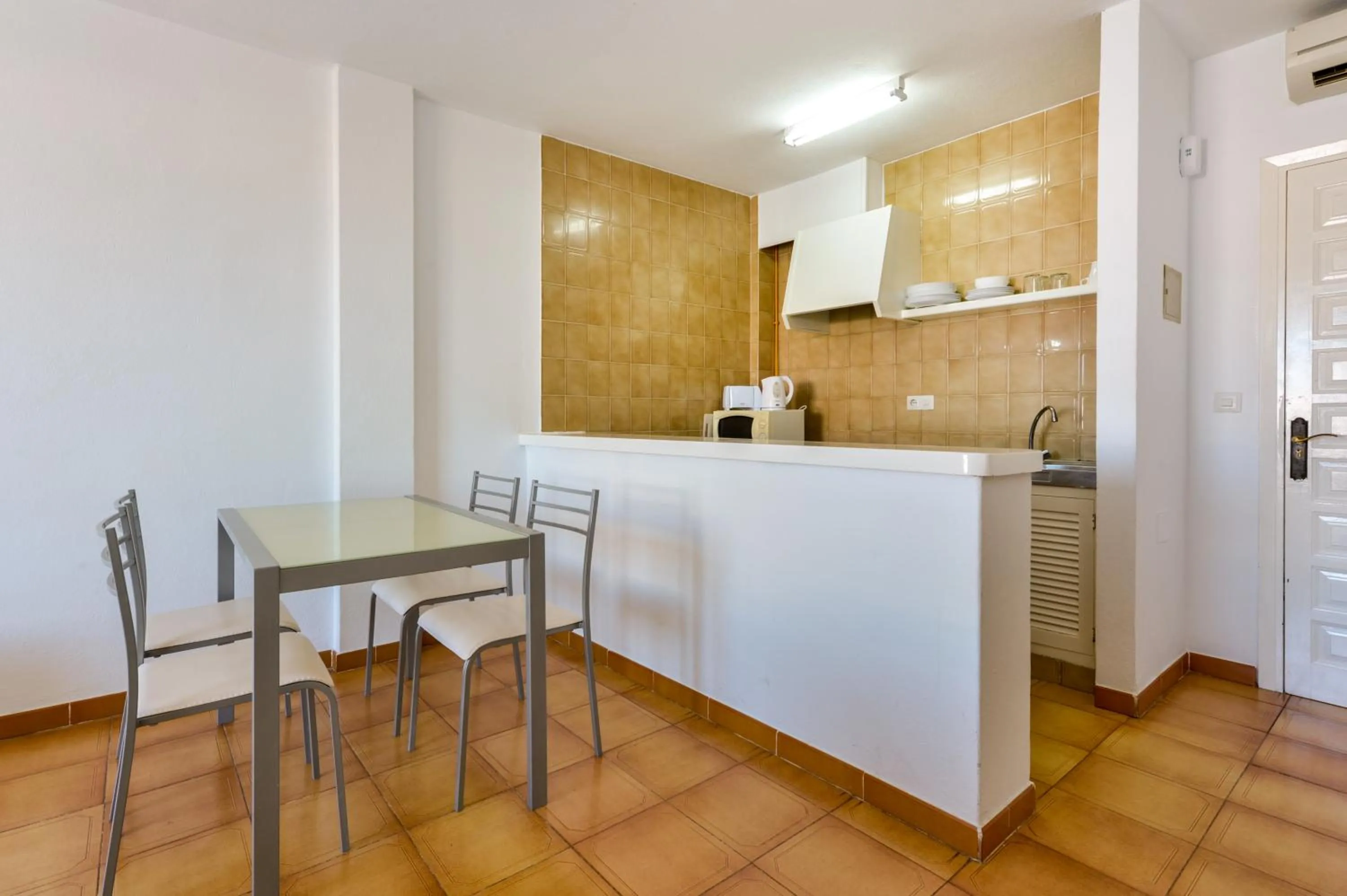 Kitchen or kitchenette in Apartamentos San Antonio Beach