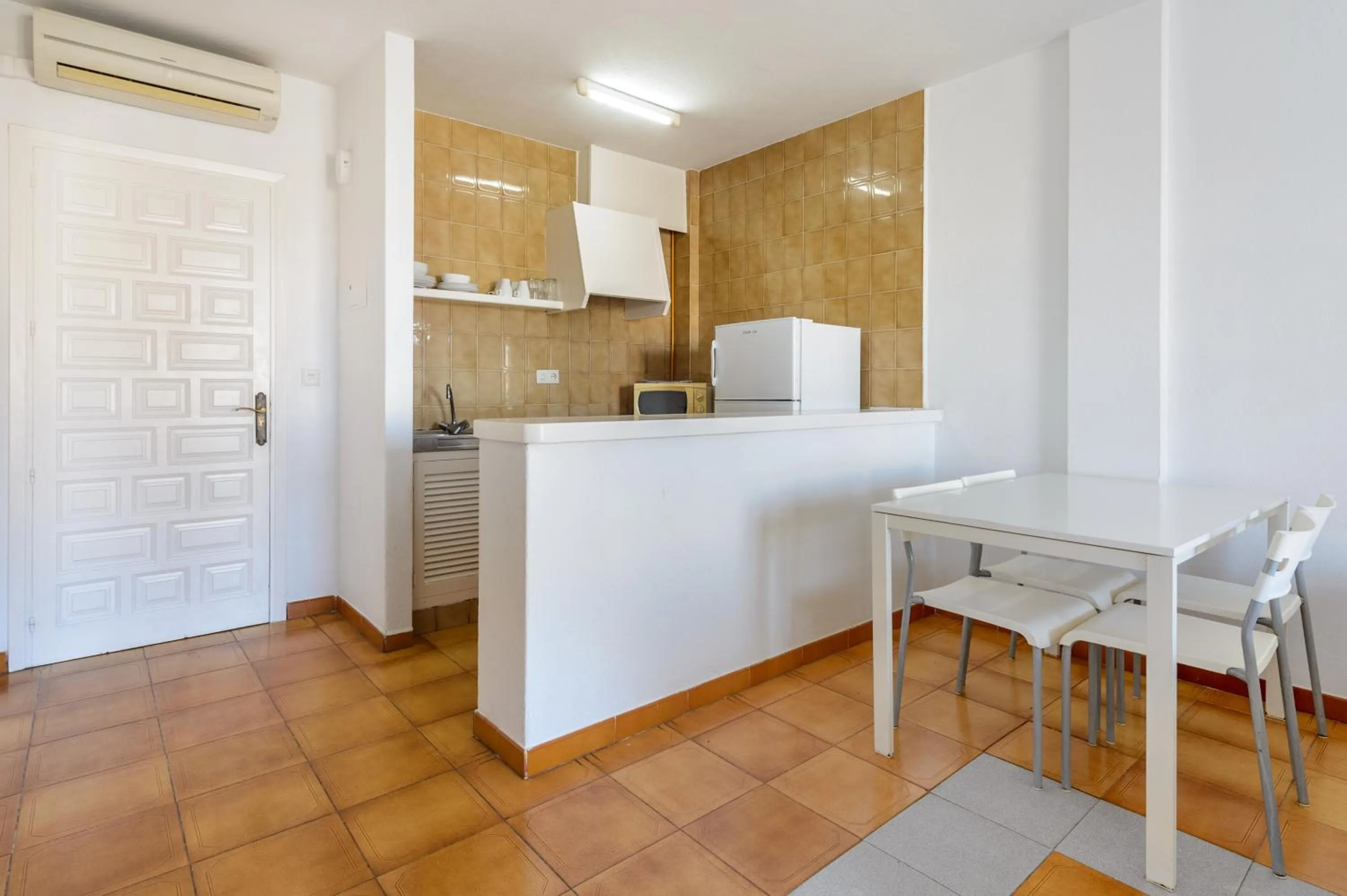 Kitchen or kitchenette in Apartamentos San Antonio Beach