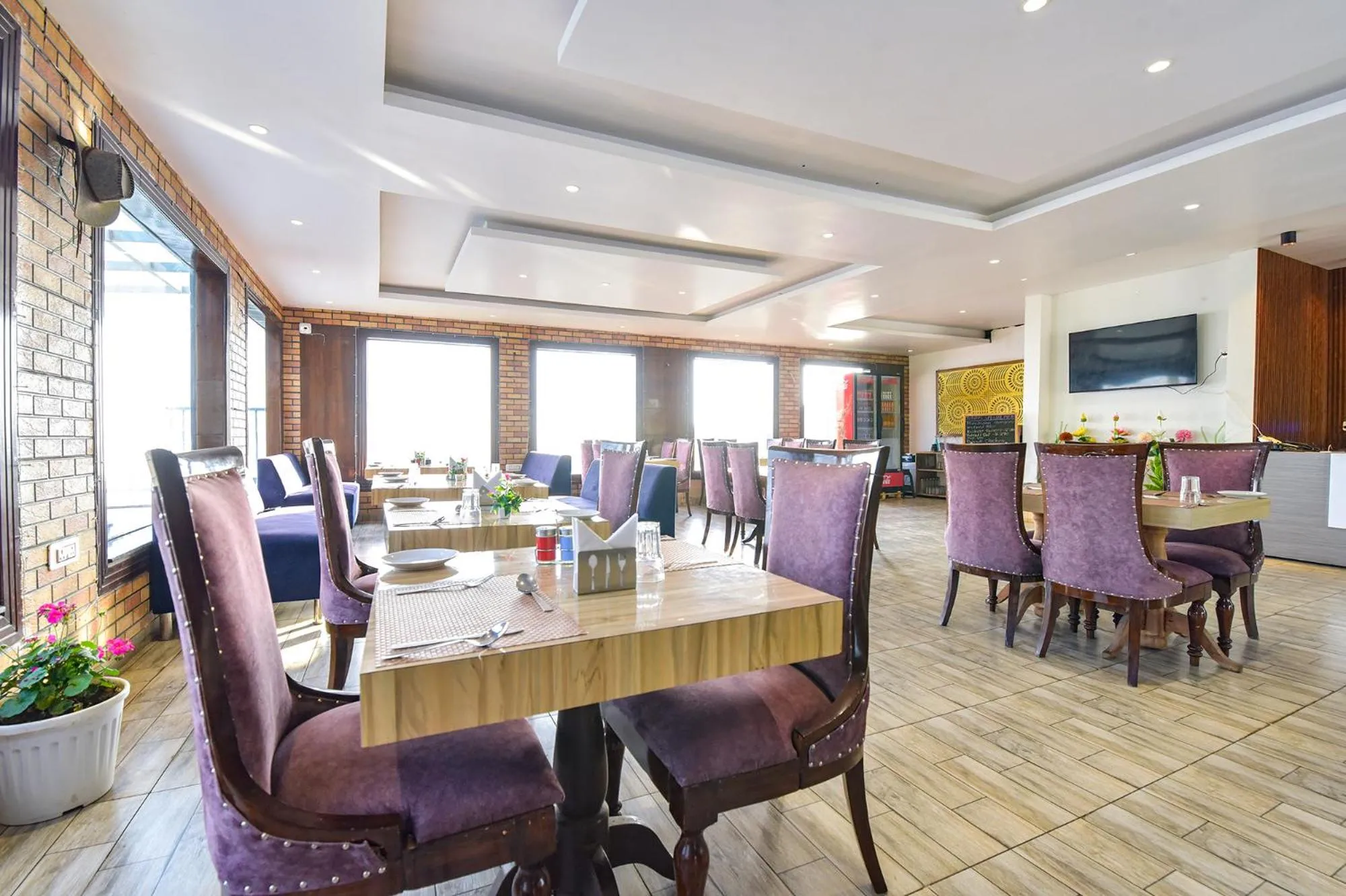 Restaurant/places to eat in FabHotel Green Acres