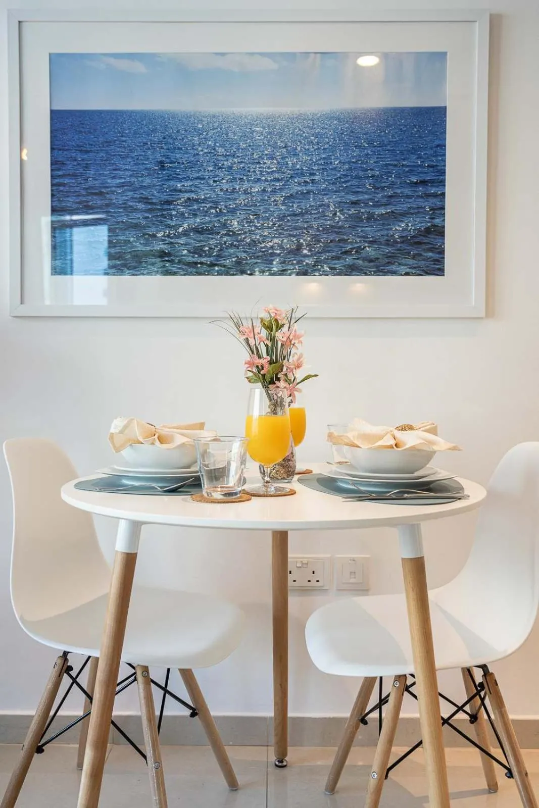 Seating area in Airstay - Chic Studio - Marina View - Dubai Marina - Monthly Offer Available