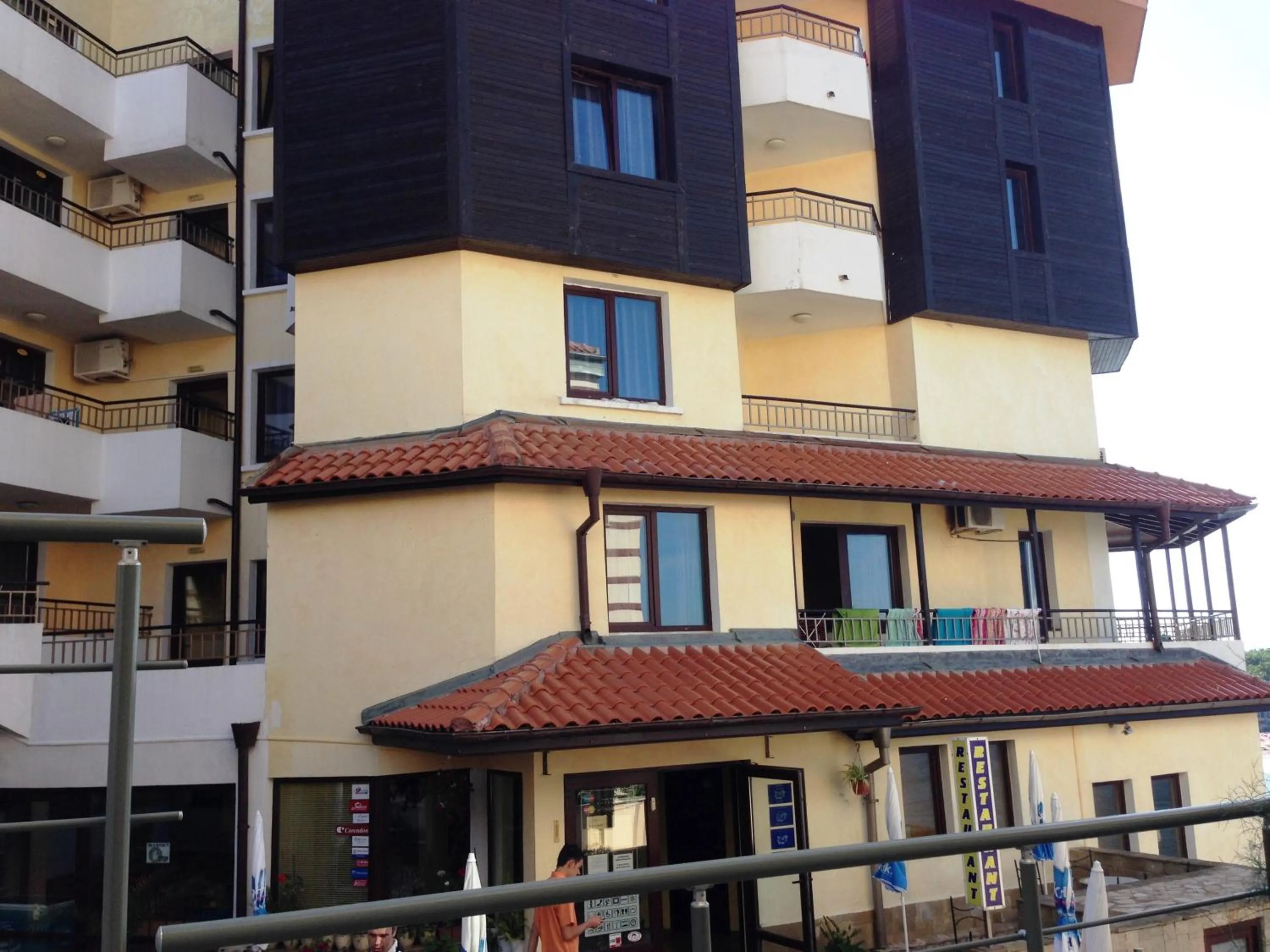 Facade/entrance in Hotel Parnasse