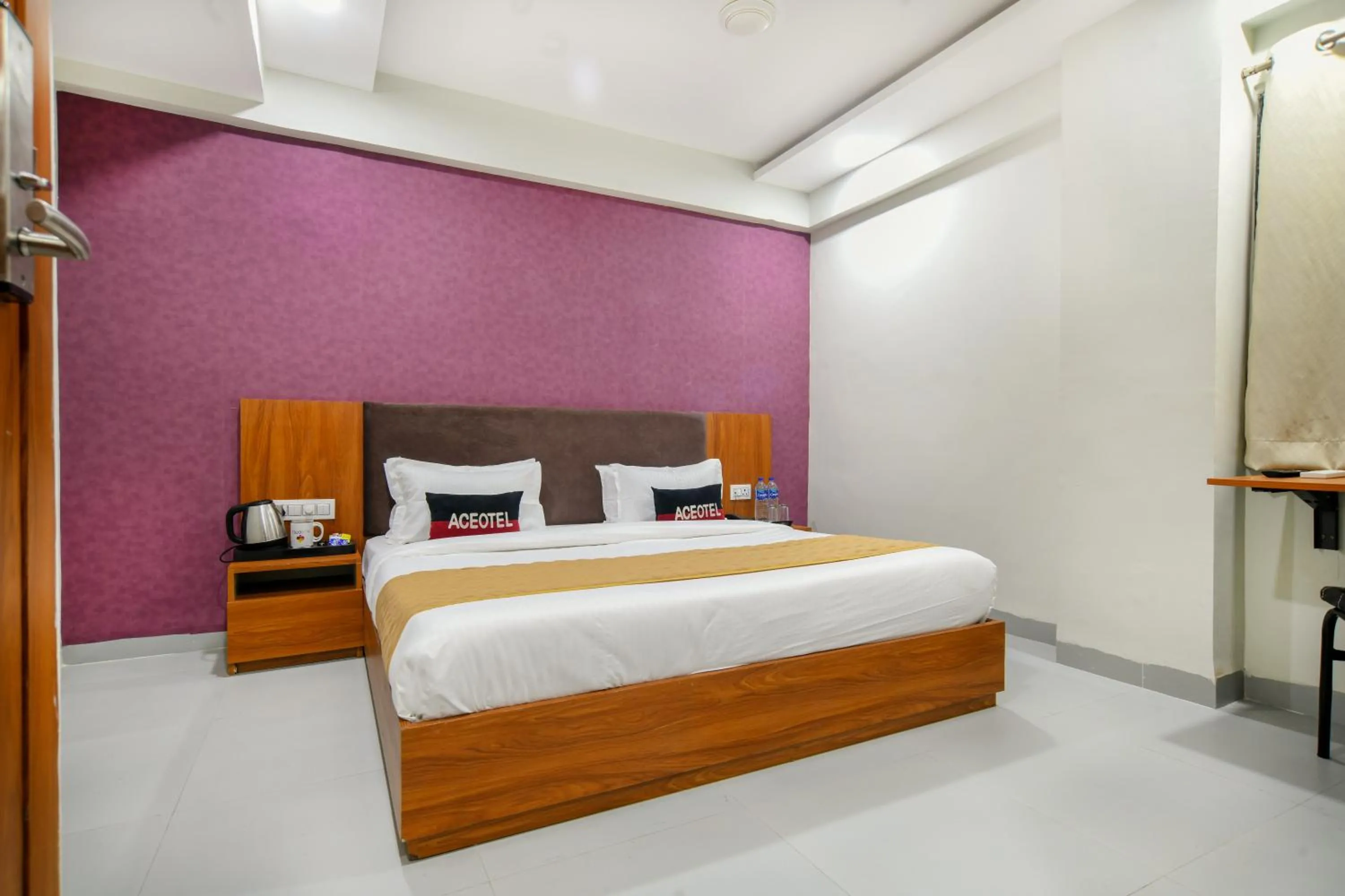Bed in Aceotel Inn, Vijay Nagar