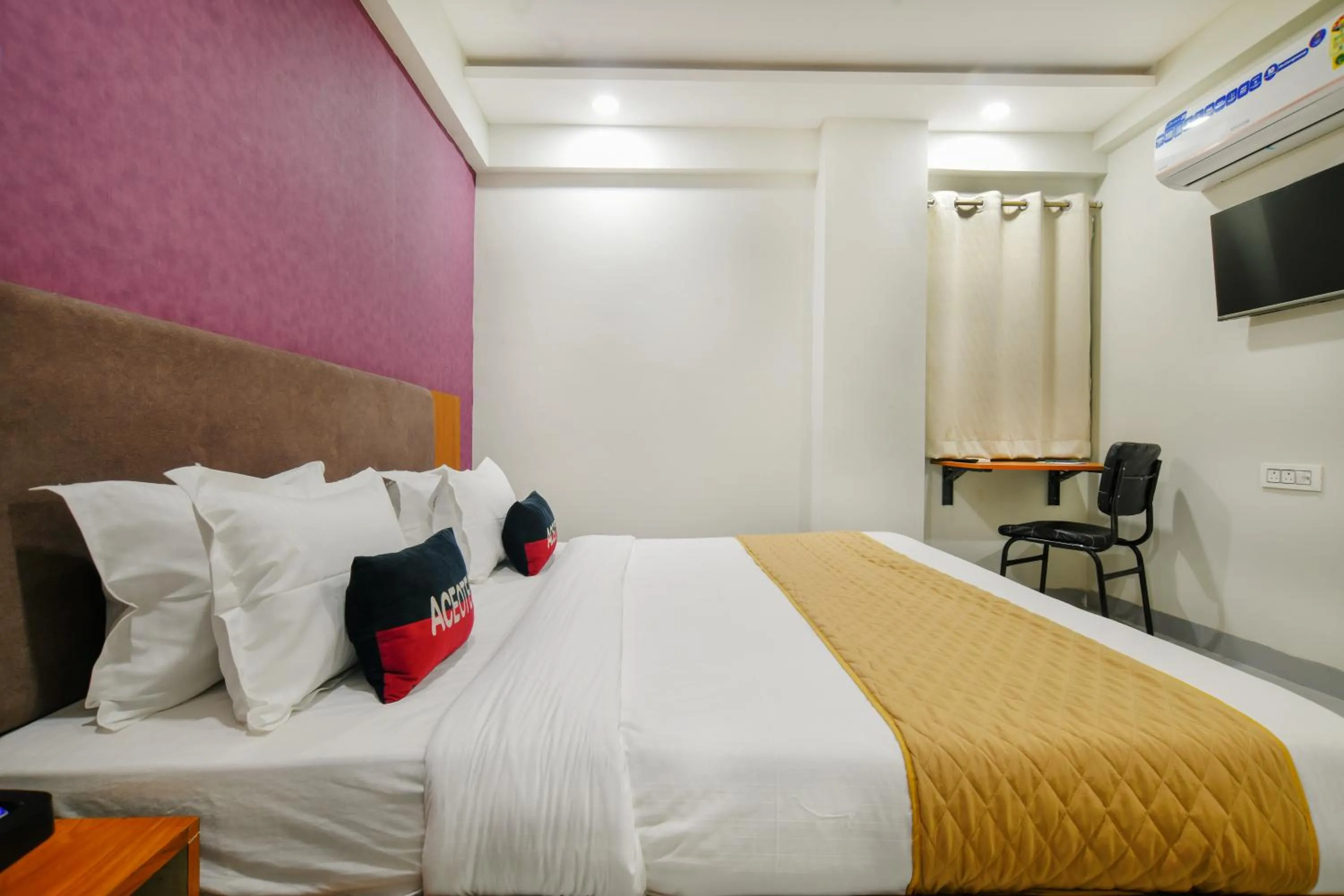 Bed in Aceotel Inn, Vijay Nagar