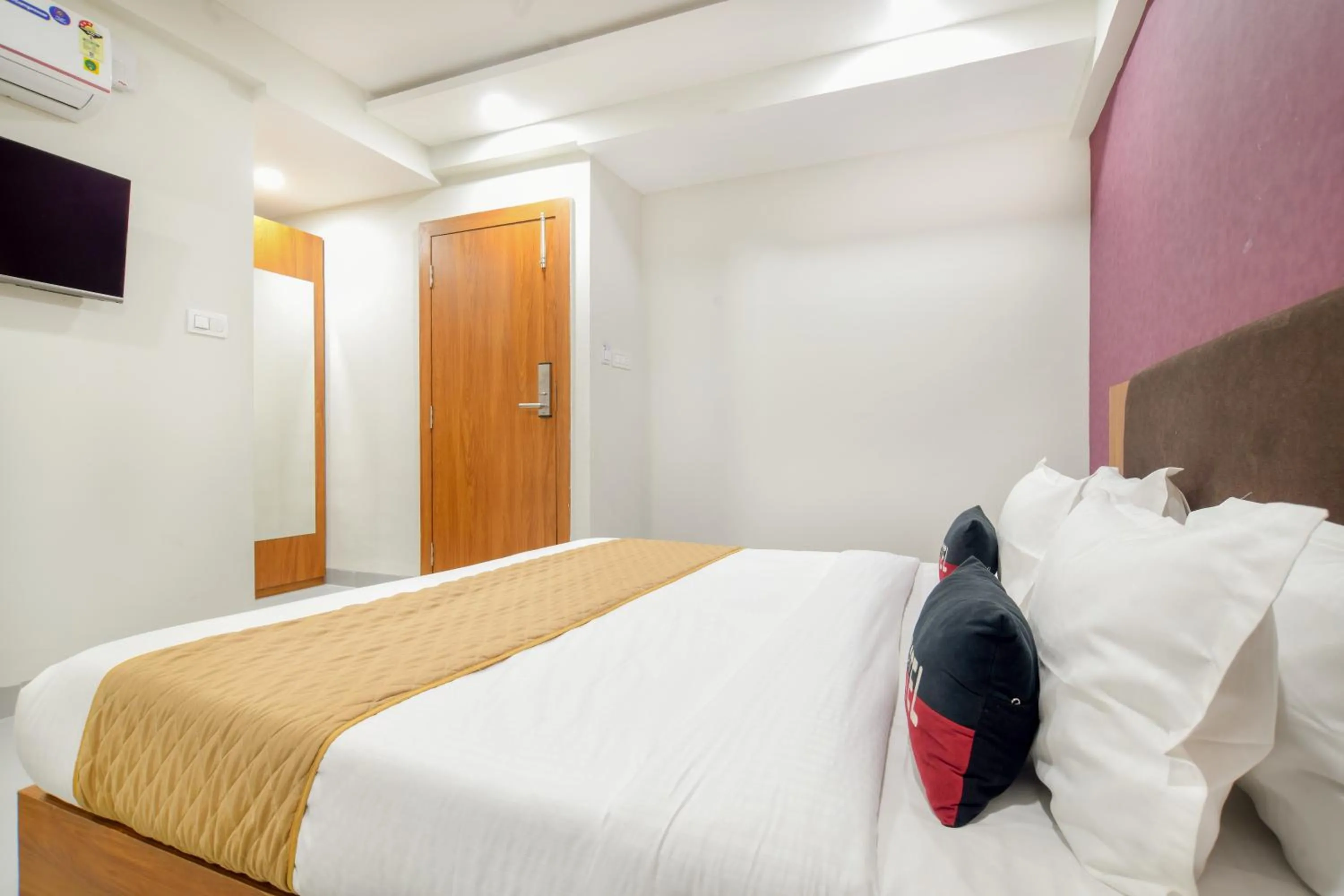 Bed in Aceotel Inn, Vijay Nagar