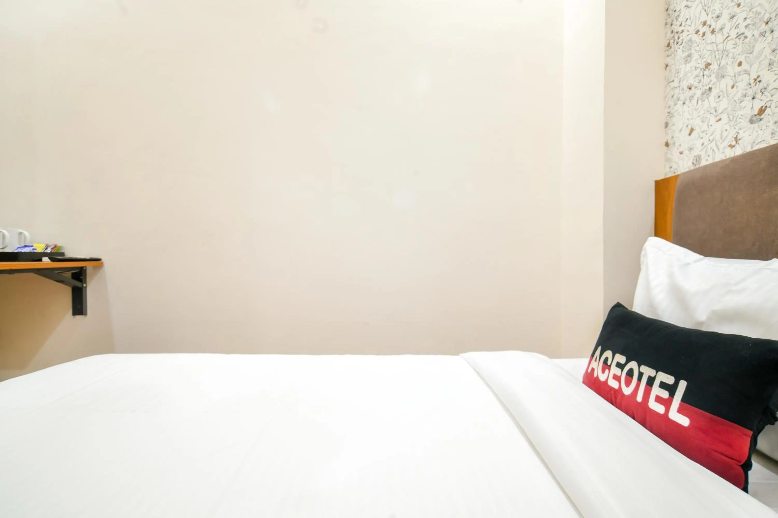 Bed in Aceotel Inn, Vijay Nagar