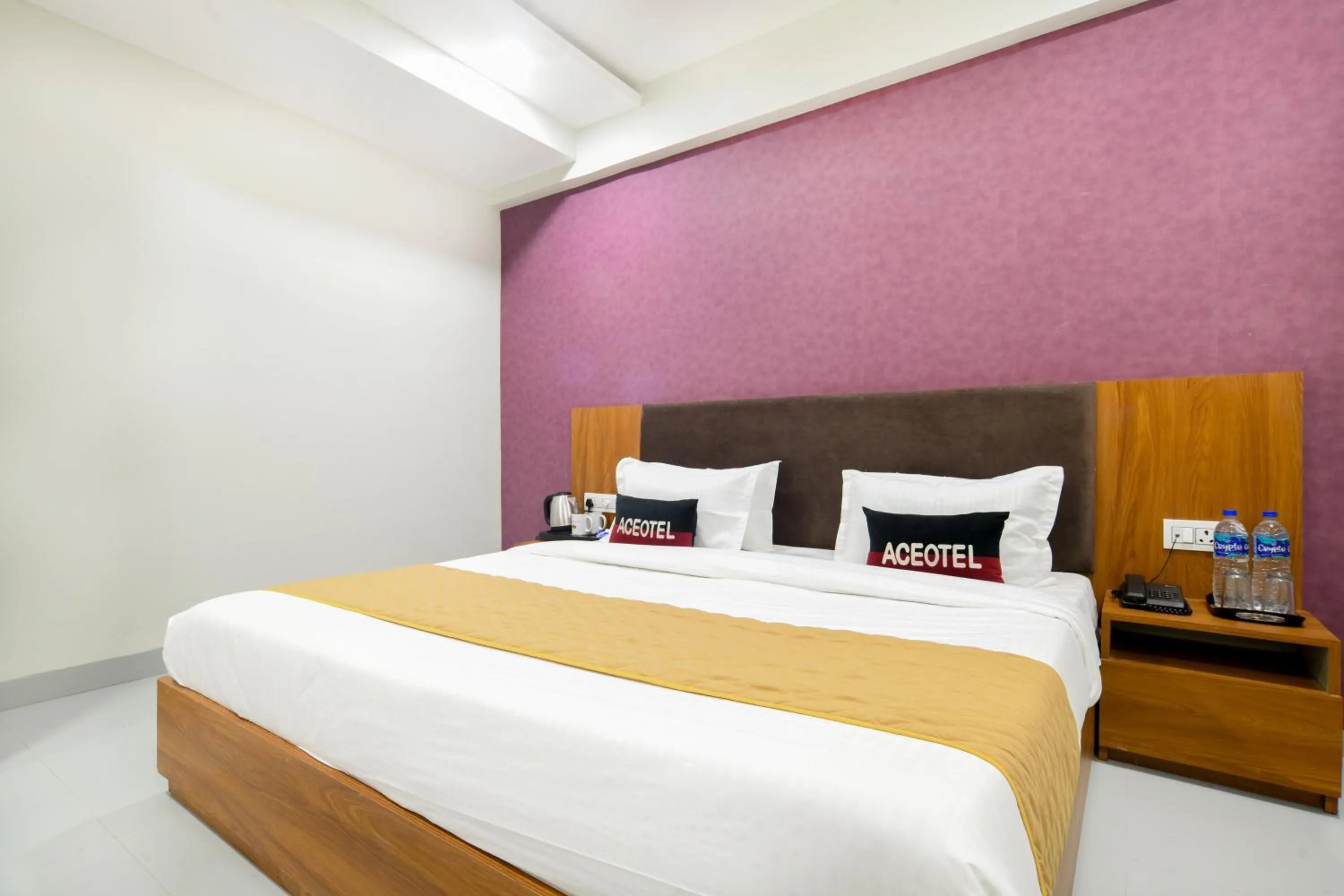 Bed in Aceotel Inn, Vijay Nagar