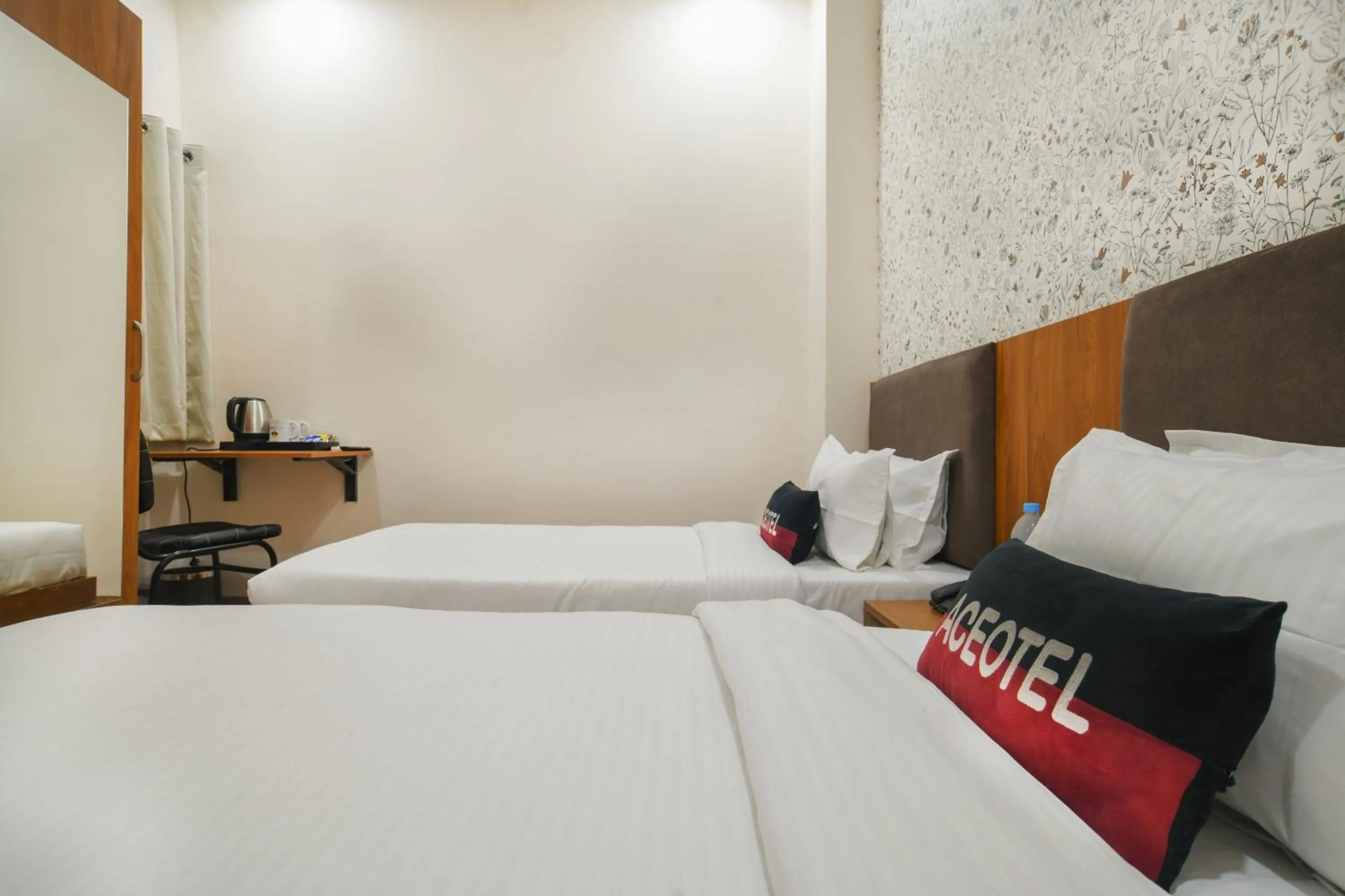 Bed in Aceotel Inn, Vijay Nagar