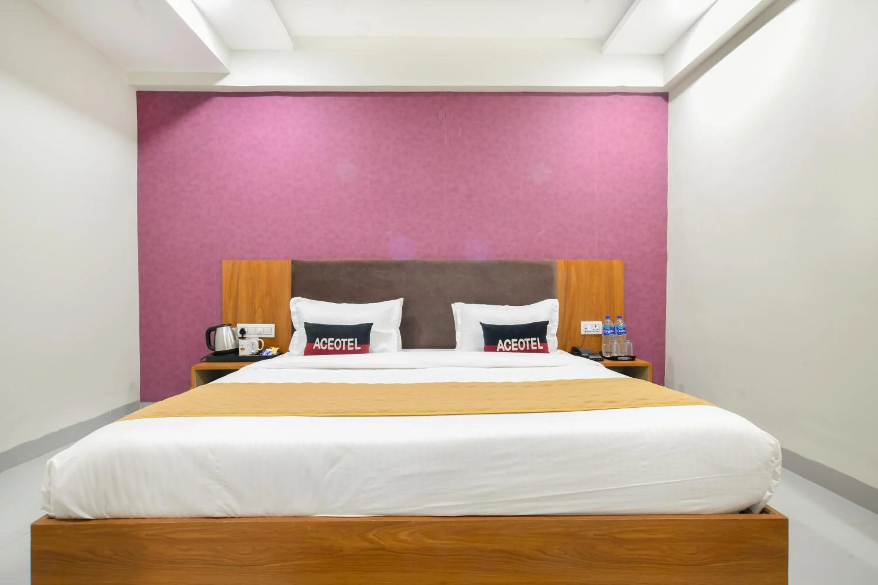 Bed in Aceotel Inn, Vijay Nagar