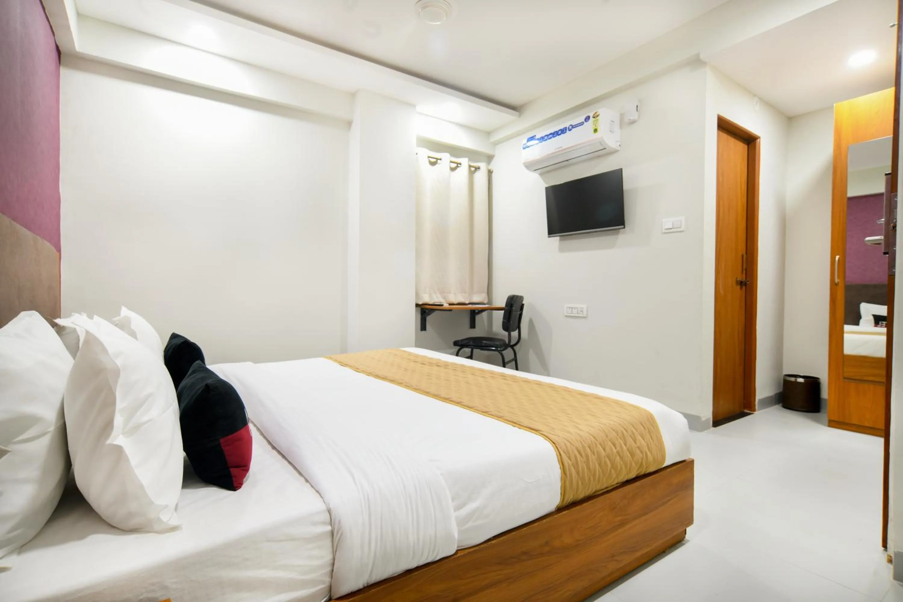 Bed in Aceotel Inn, Vijay Nagar