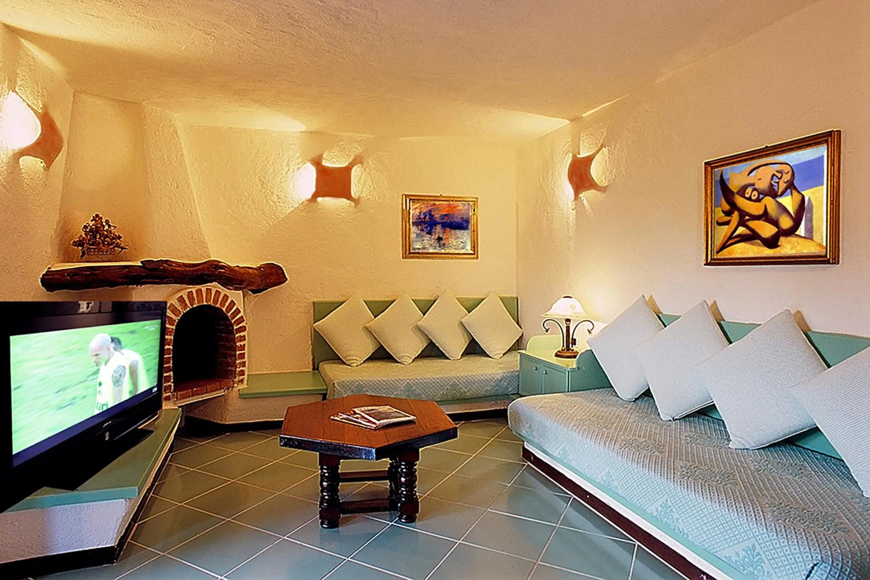 TV and multimedia in Hotel Don Diego