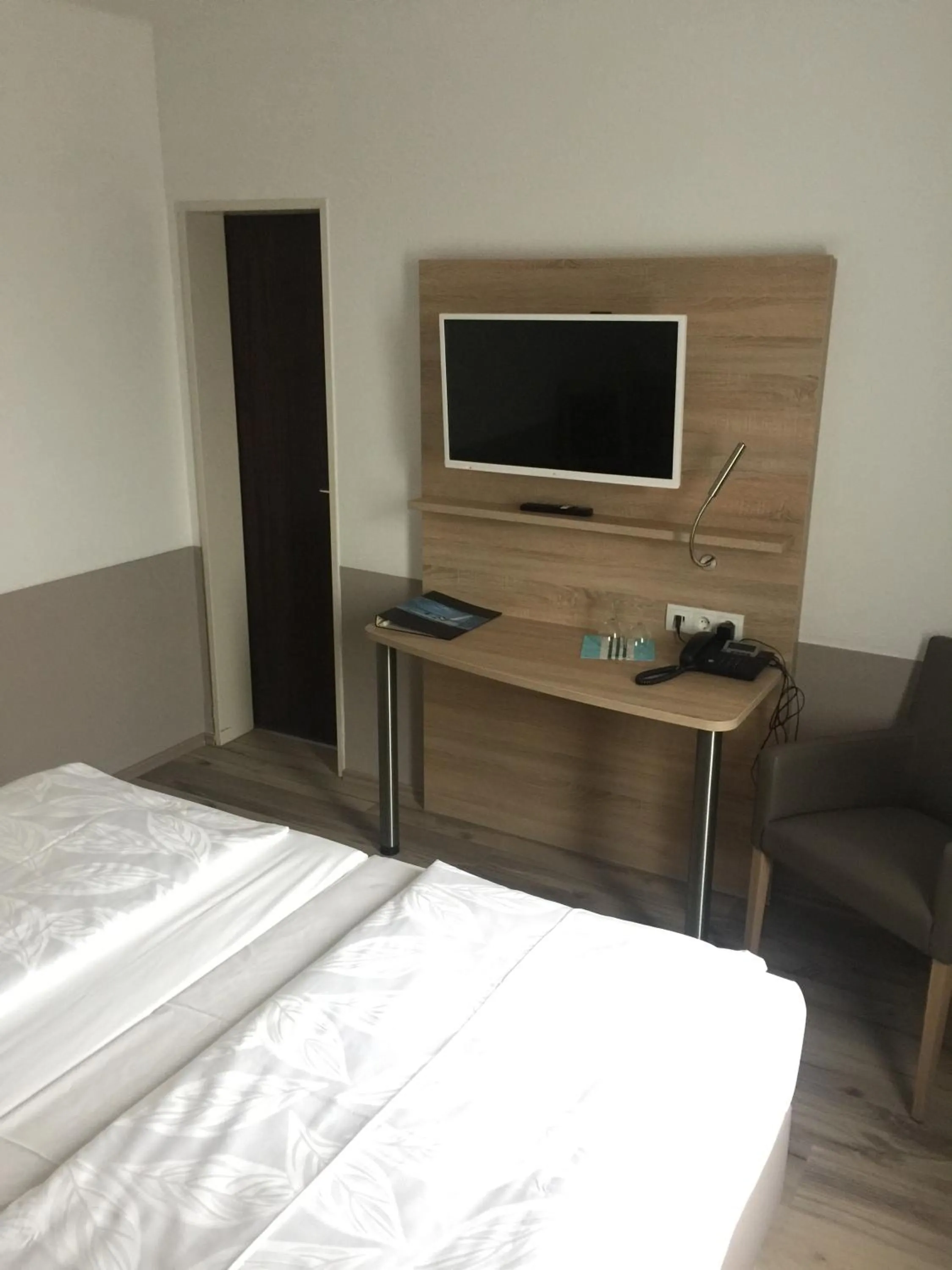 Photo of the whole room, Bed in Hotel Erlenstegen