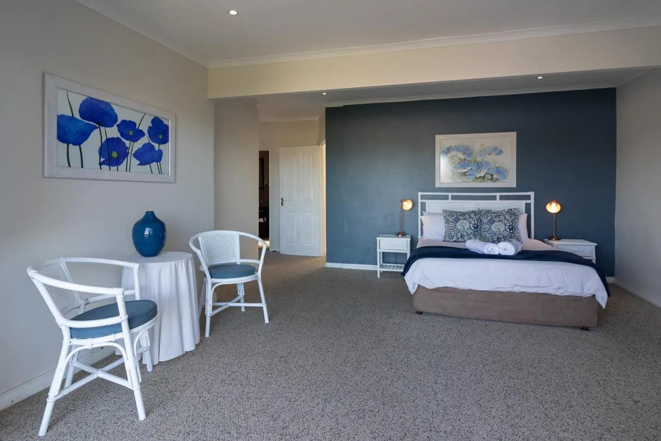 Photo of the whole room, Bed in Dockside