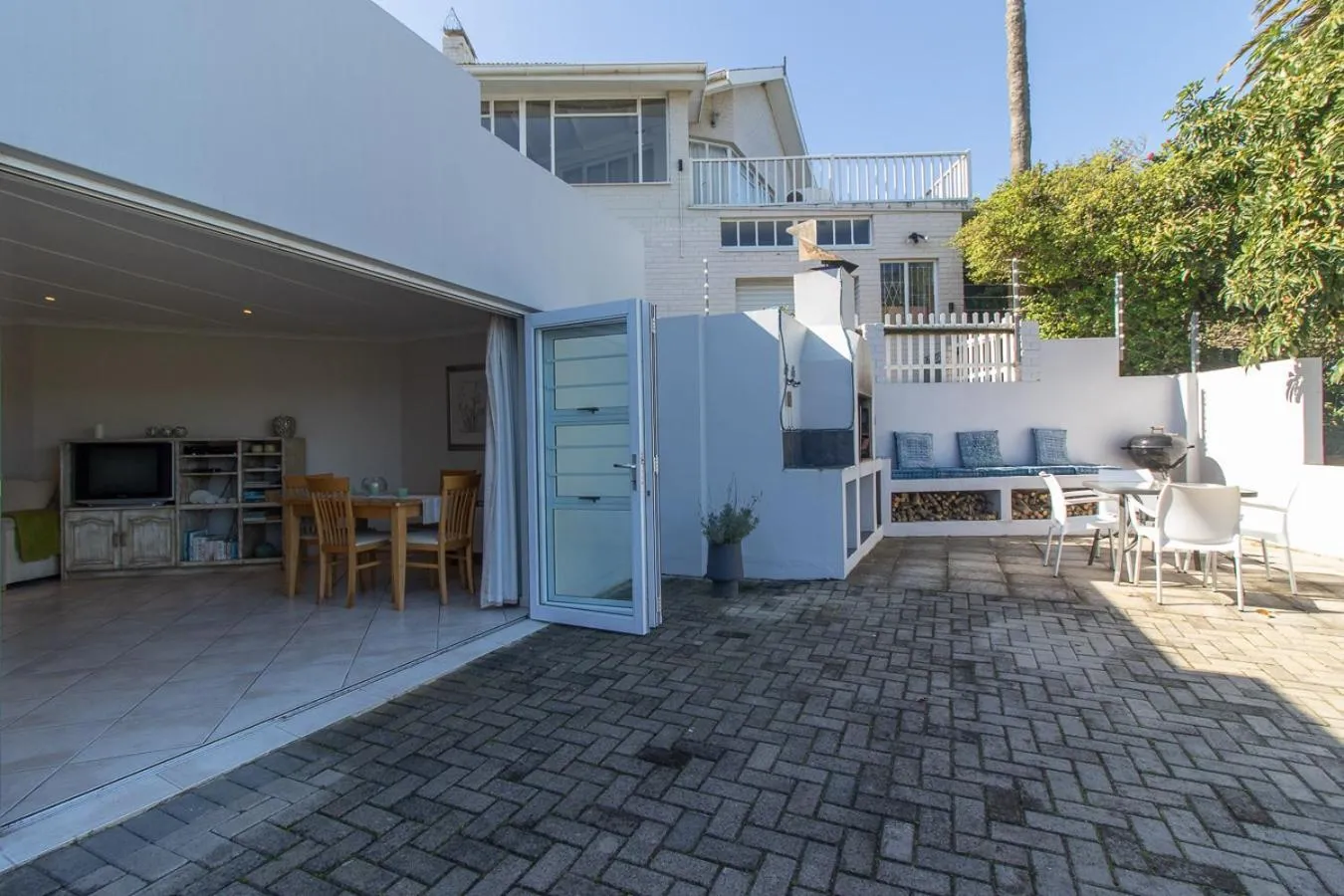 Patio in Dockside