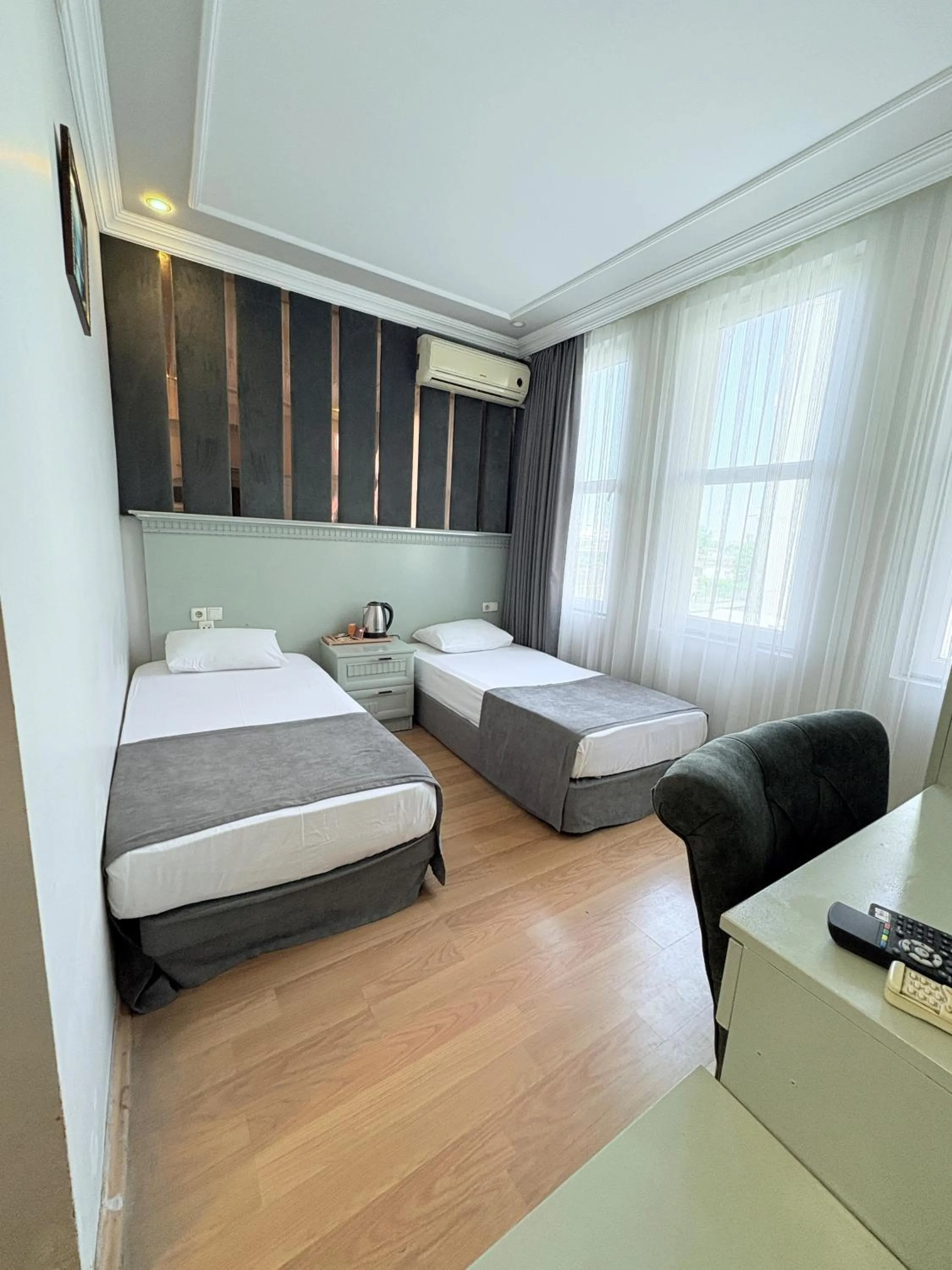 Photo of the whole room, Bed in Grand Hurriyet Hotel