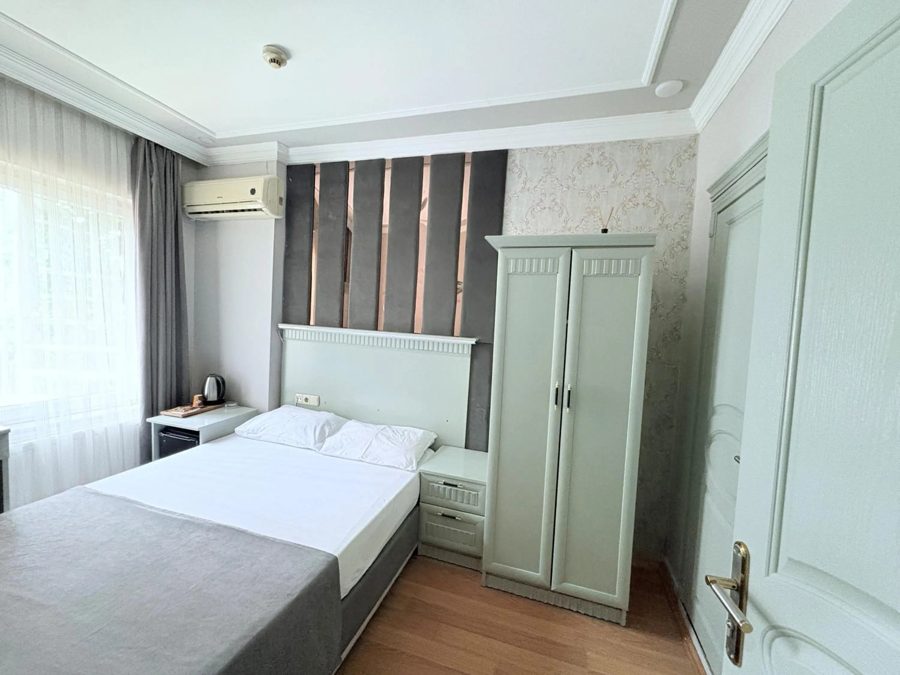 Photo of the whole room, Bed in Grand Hurriyet Hotel