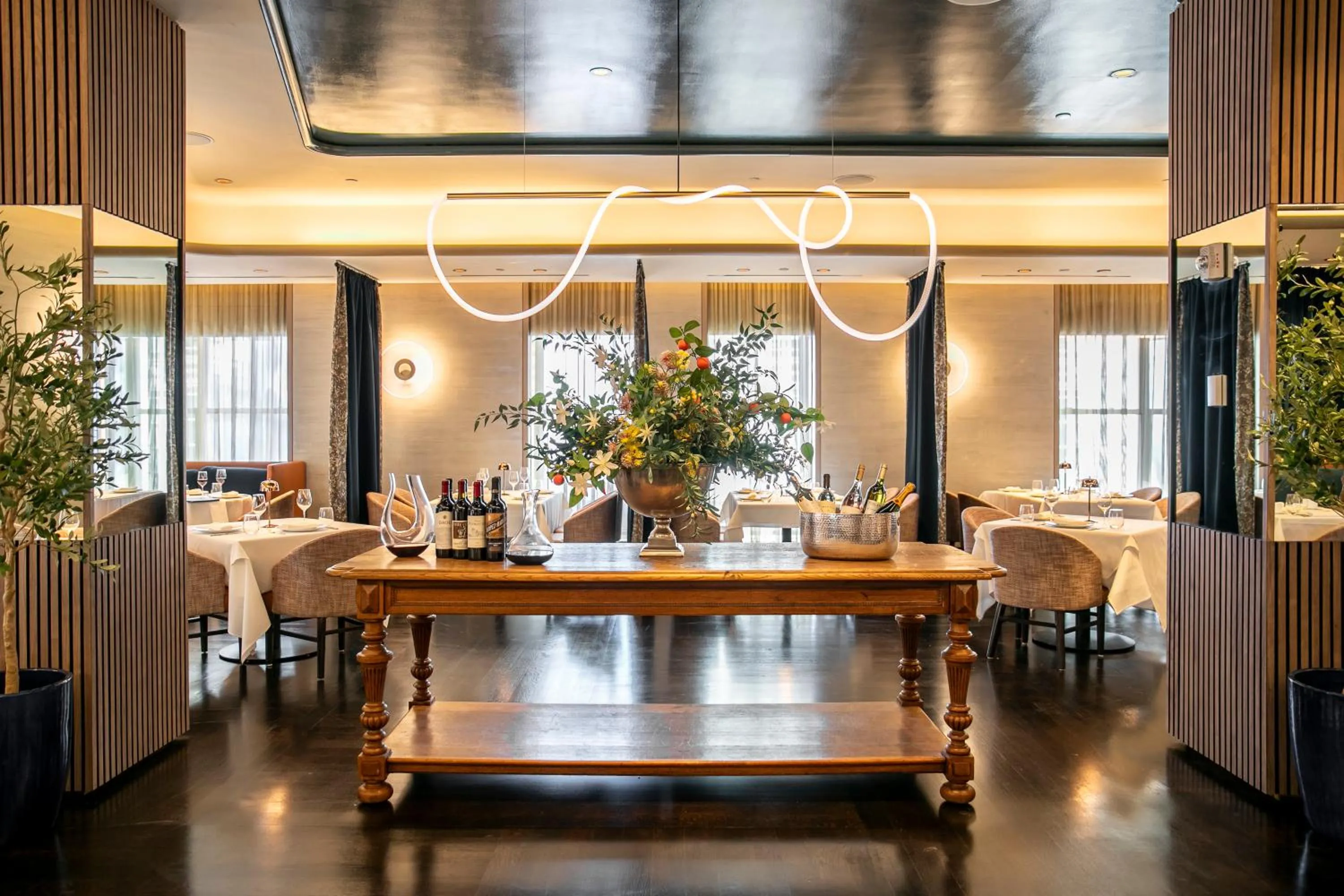 Restaurant/places to eat in The Knickerbocker