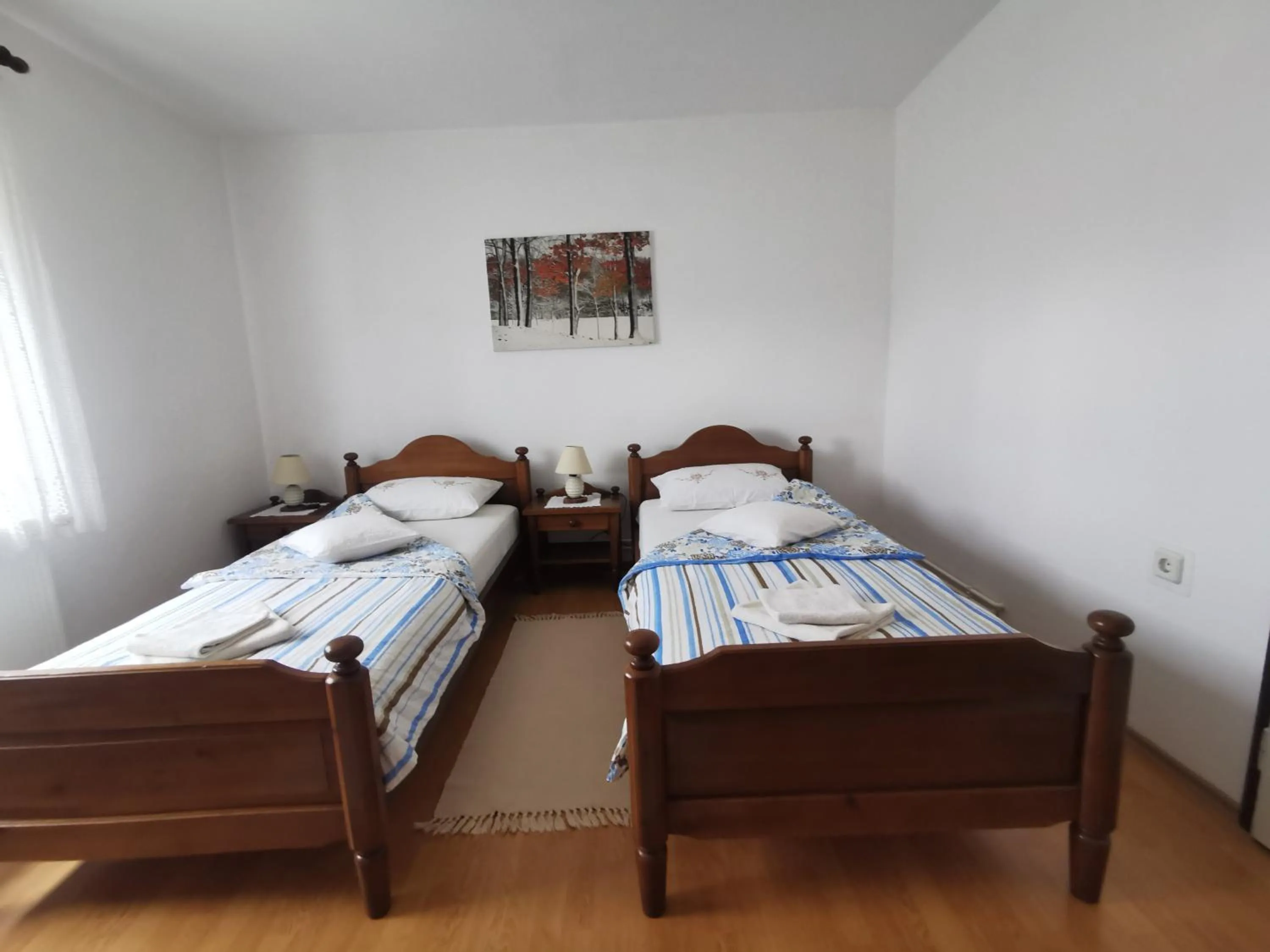 Day, Bed in Apartment Milka