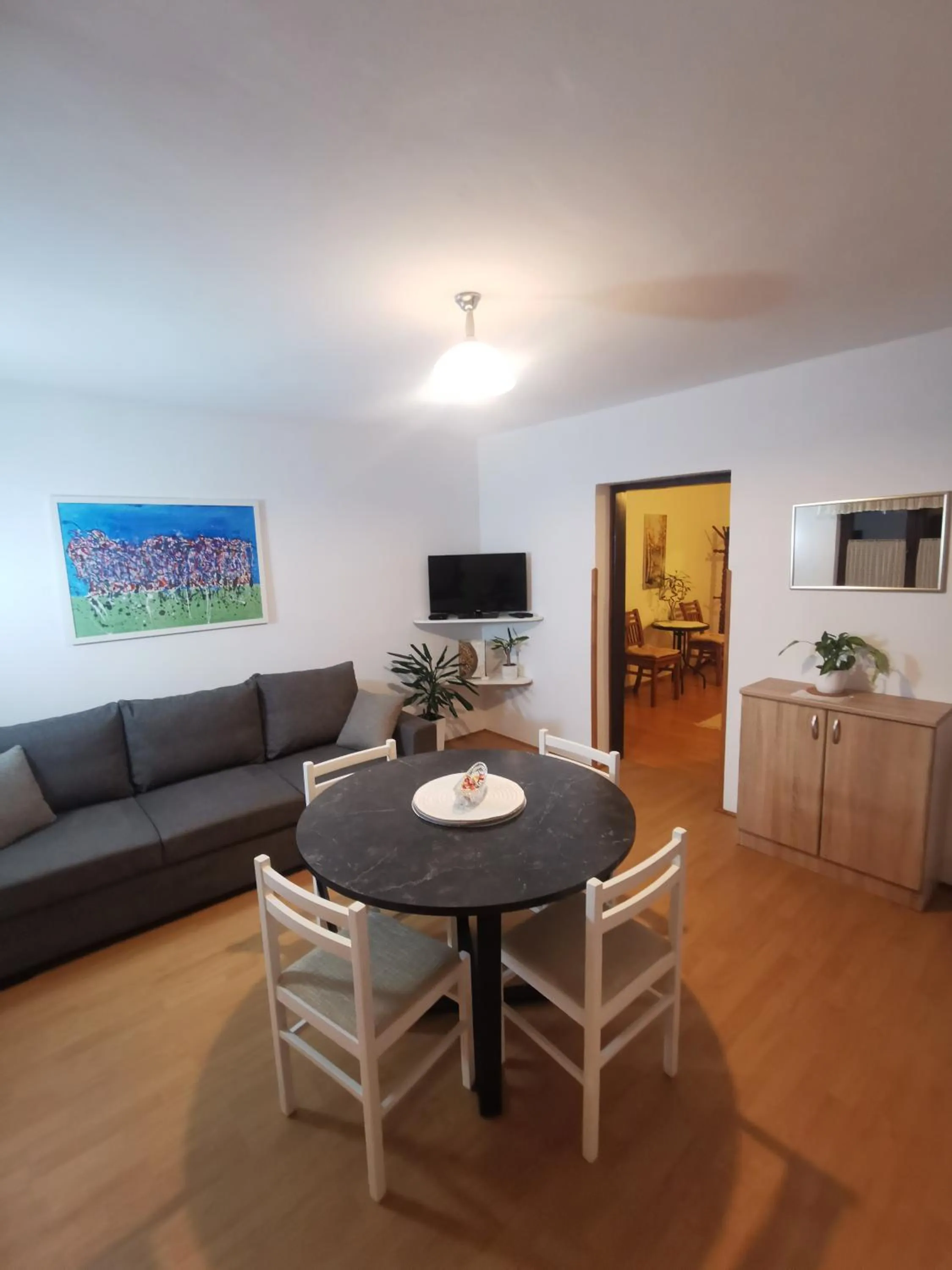 Day in Apartment Milka