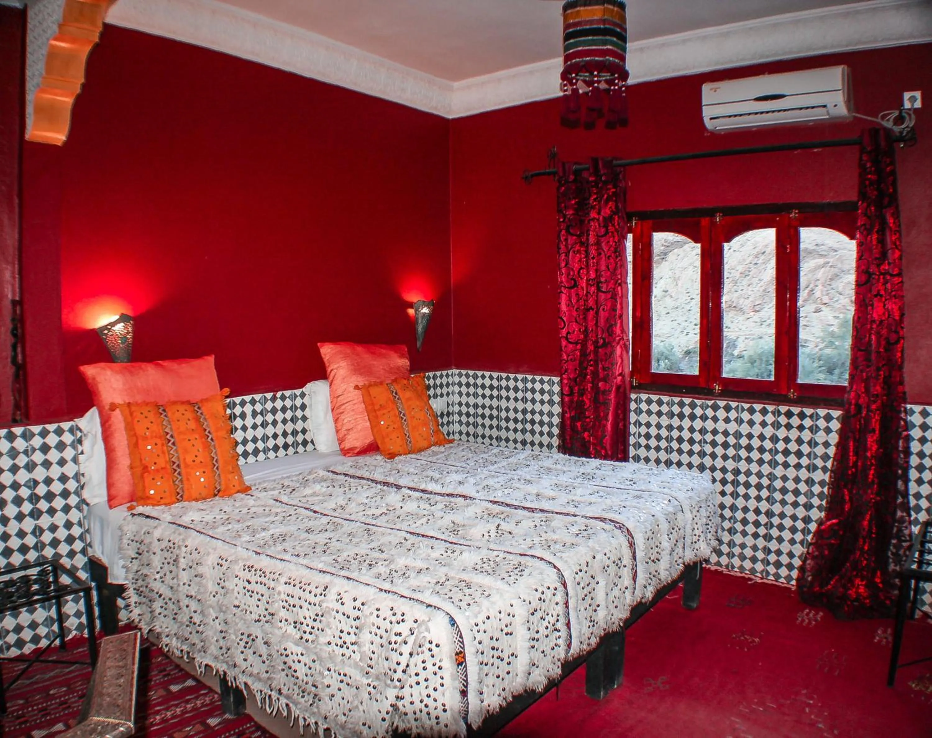 Photo of the whole room, Bed in Dar Ayour Todra Gorges