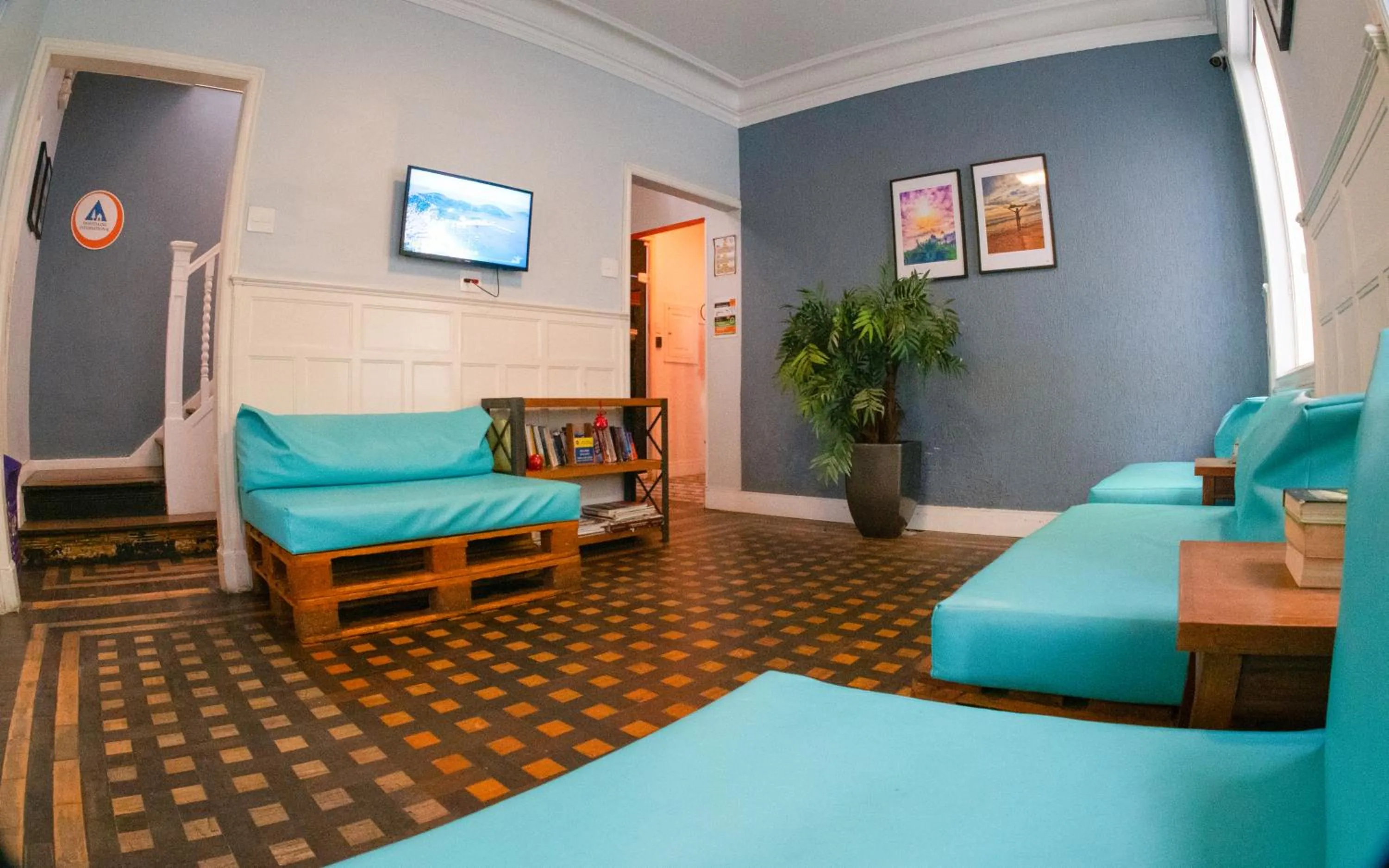 Communal lounge/ TV room in Mango Tree Ipanema