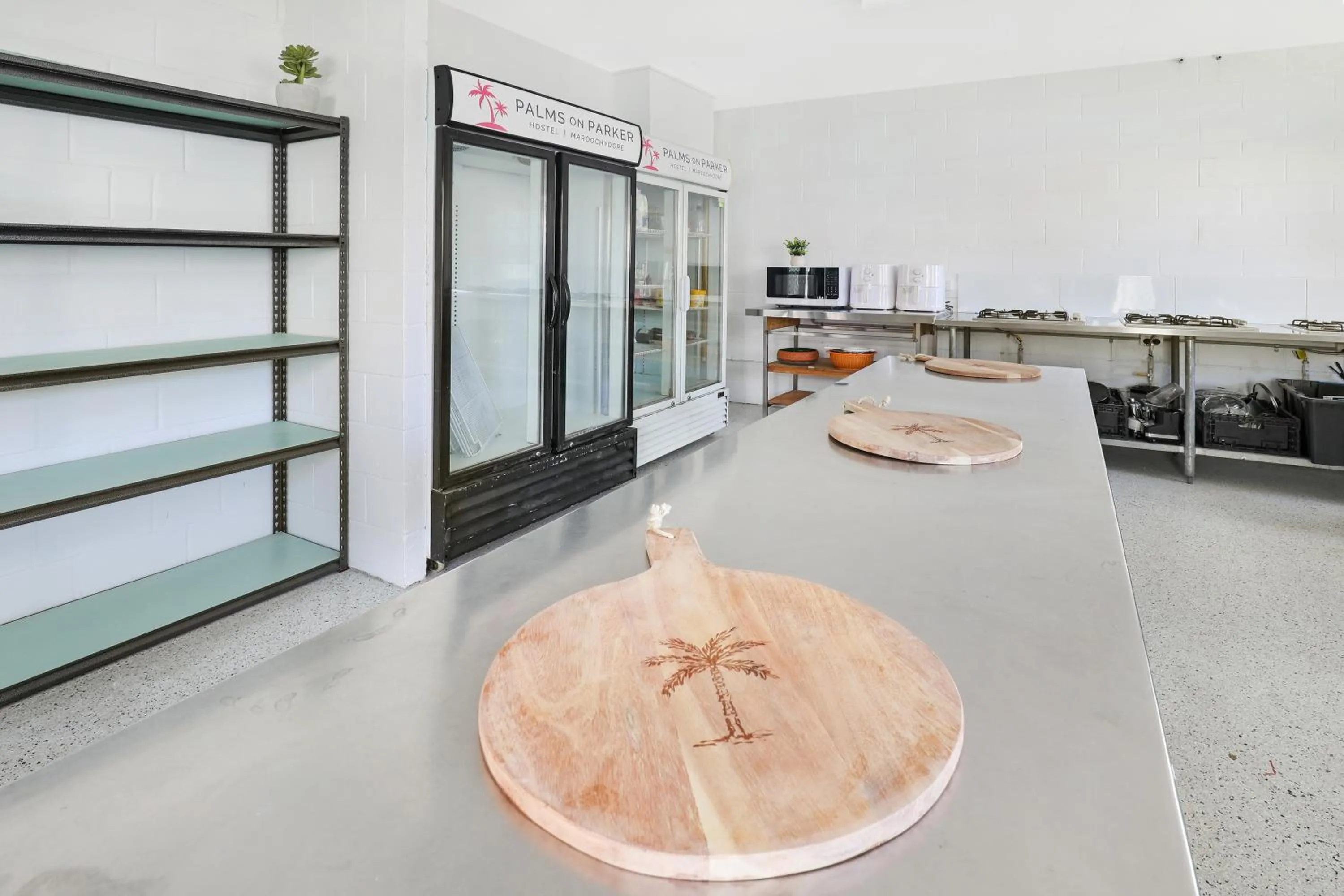 Kitchen or kitchenette in Palms on Parker Backpackers