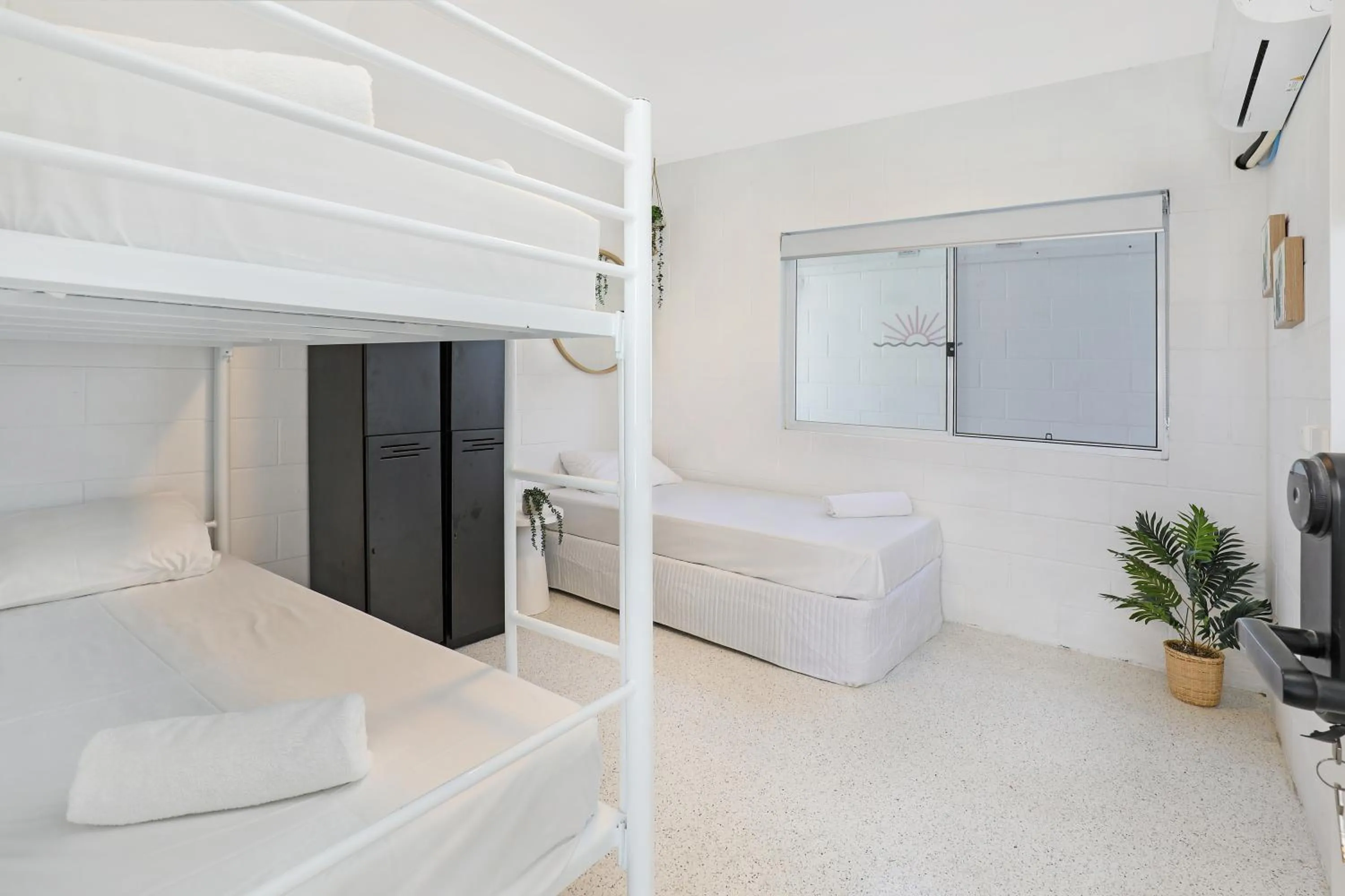 Bed in Palms on Parker Backpackers