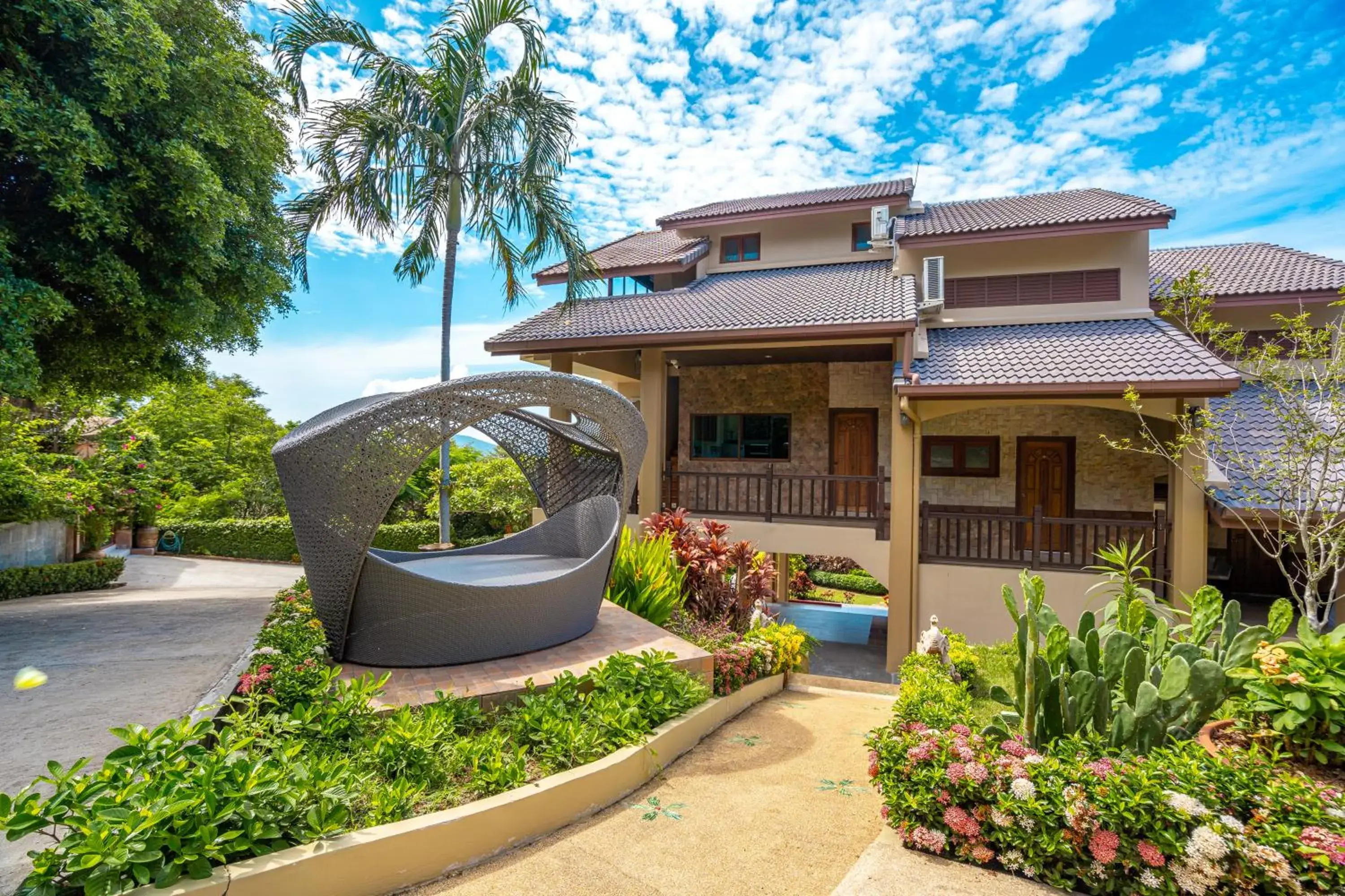 Property building in Ocean Pearl Seaview Residence Property building in Ocean Pearl Seaview Residence