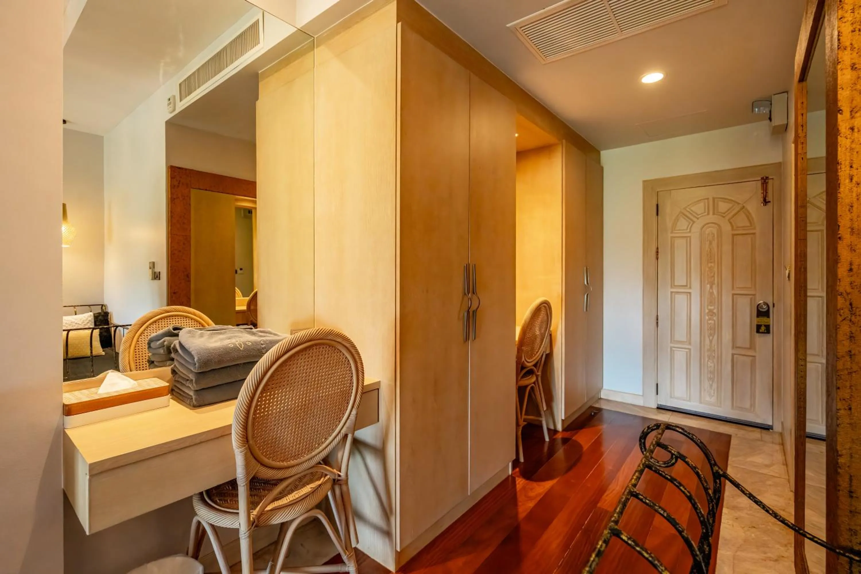 wardrobe, Bed in Ocean Pearl Seaview Residence
