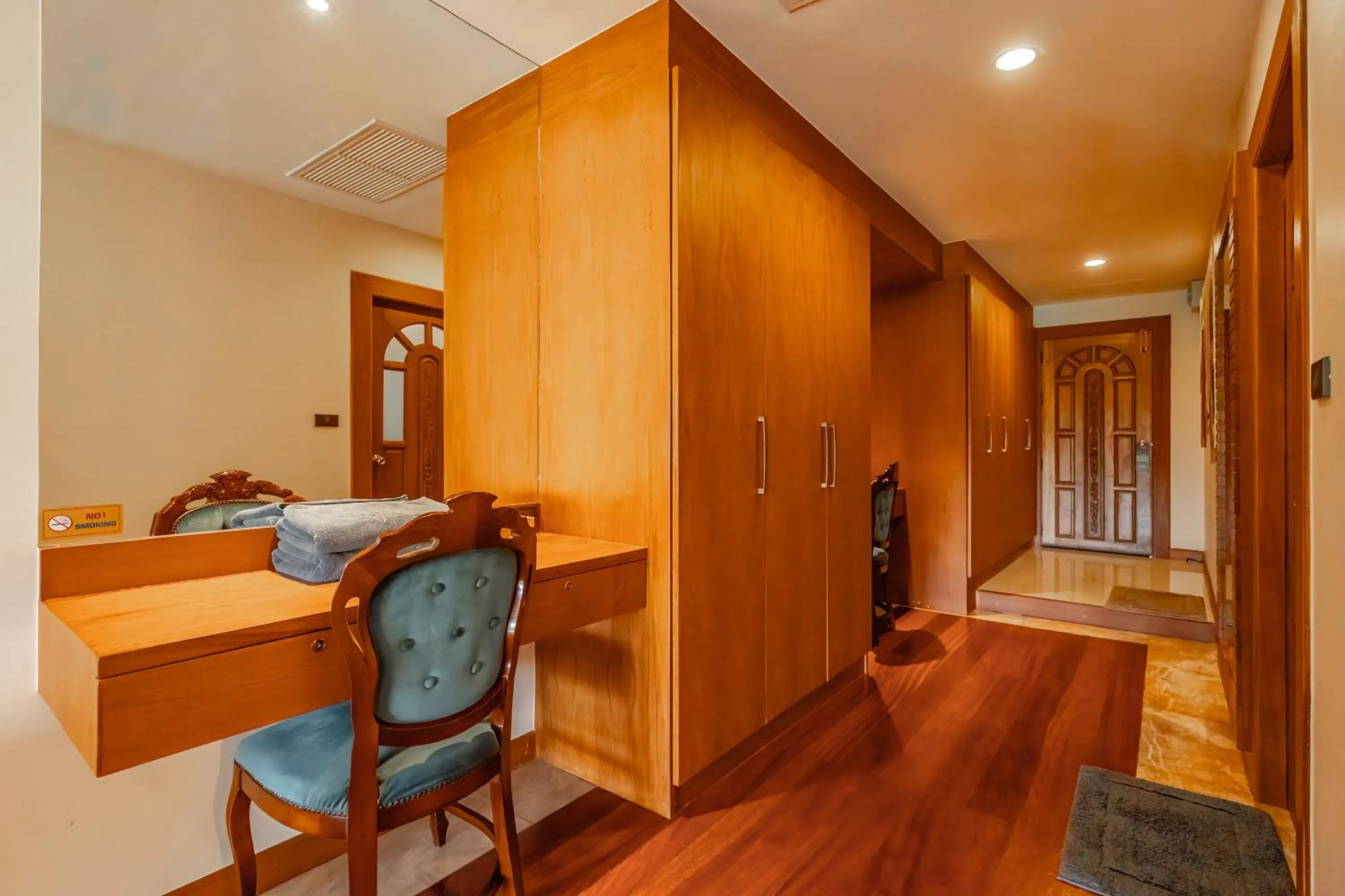 wardrobe, Bed in Ocean Pearl Seaview Residence