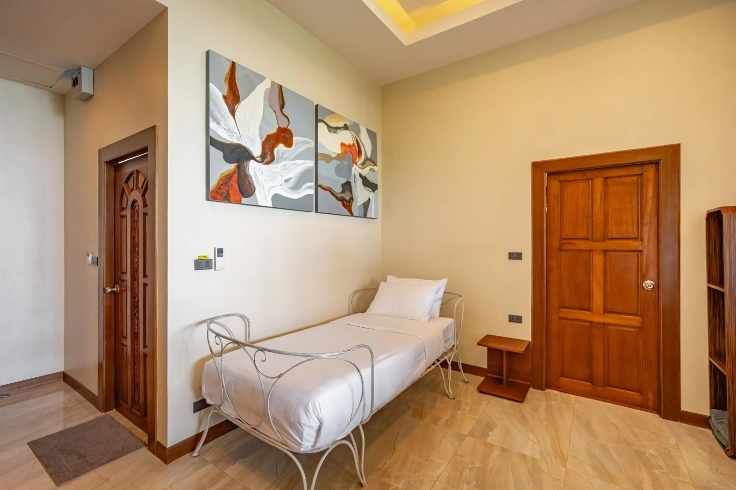 Bed in Ocean Pearl Seaview Residence