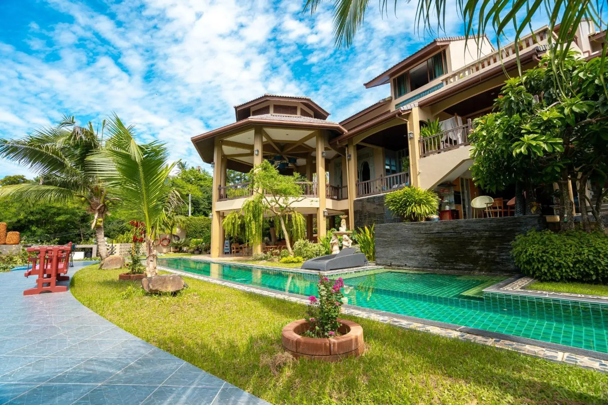 Property building in Ocean Pearl Seaview Residence Property building in Ocean Pearl Seaview Residence