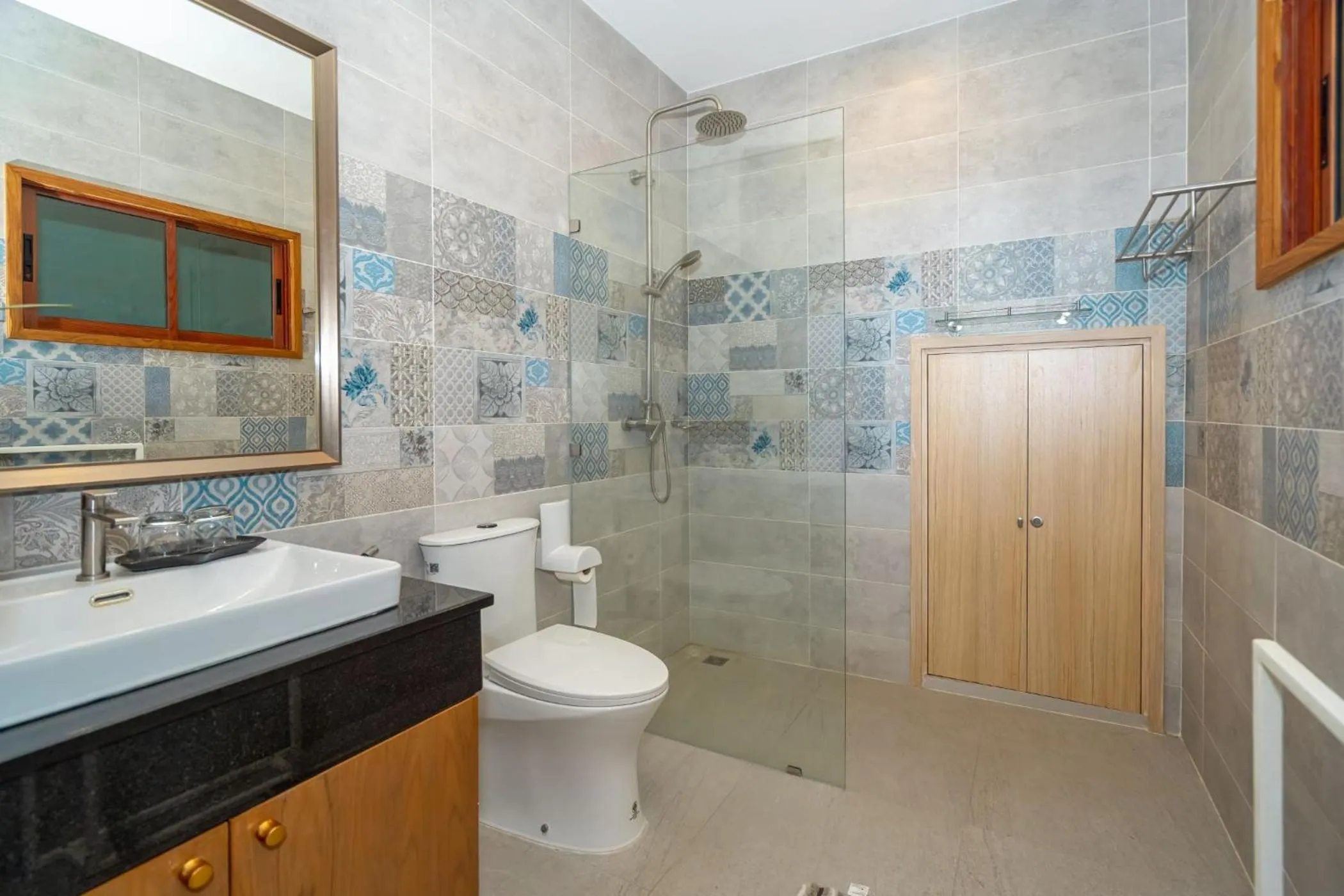 Shower in Ocean Pearl Seaview Residence