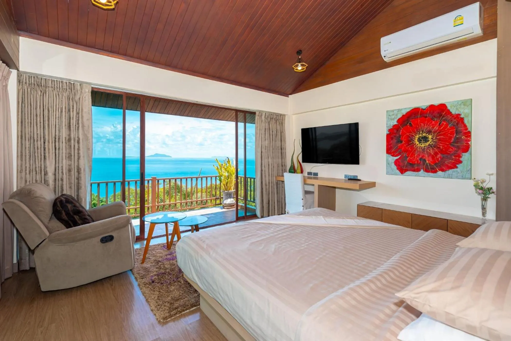Bed in Ocean Pearl Seaview Residence