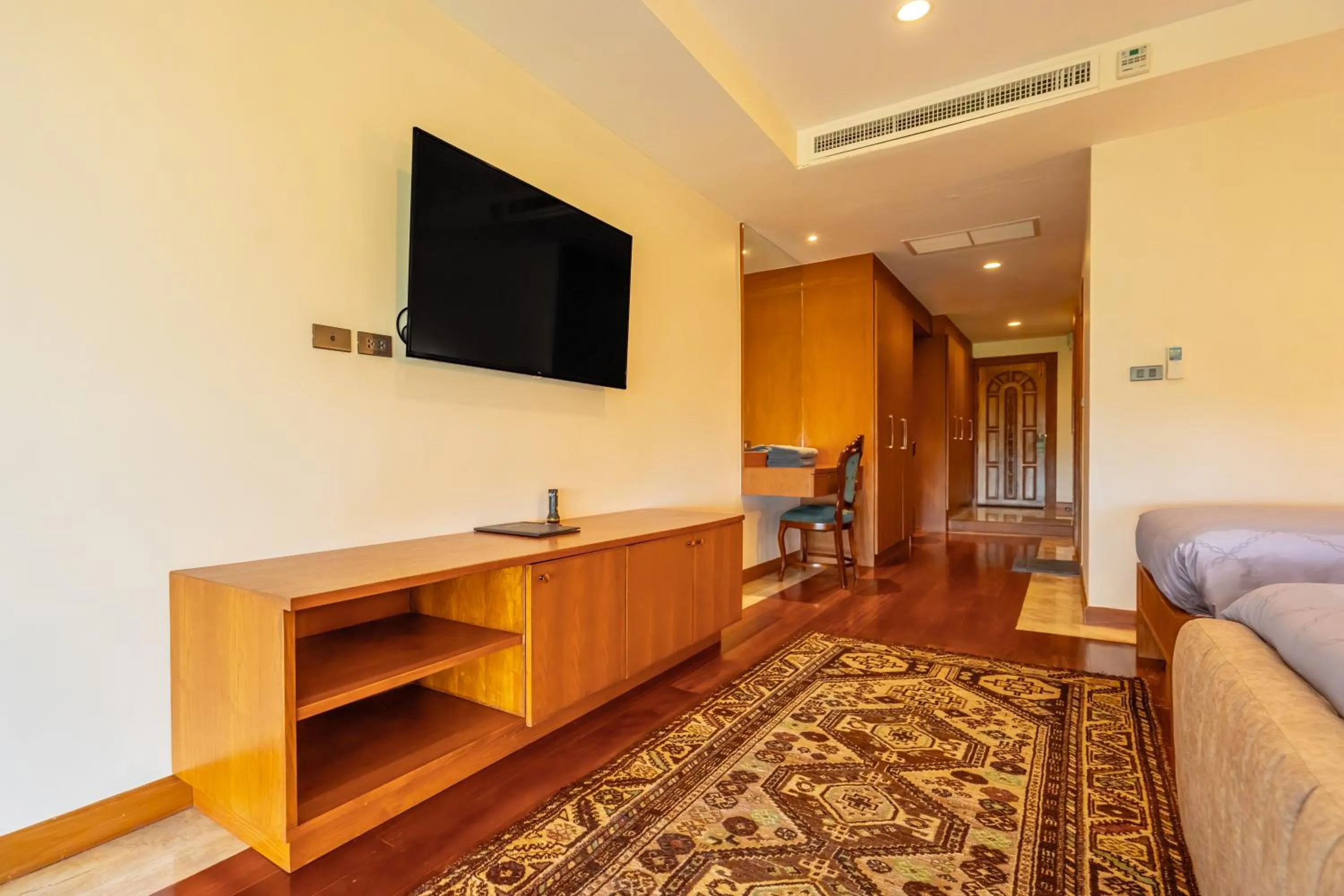 TV and multimedia in Ocean Pearl Seaview Residence