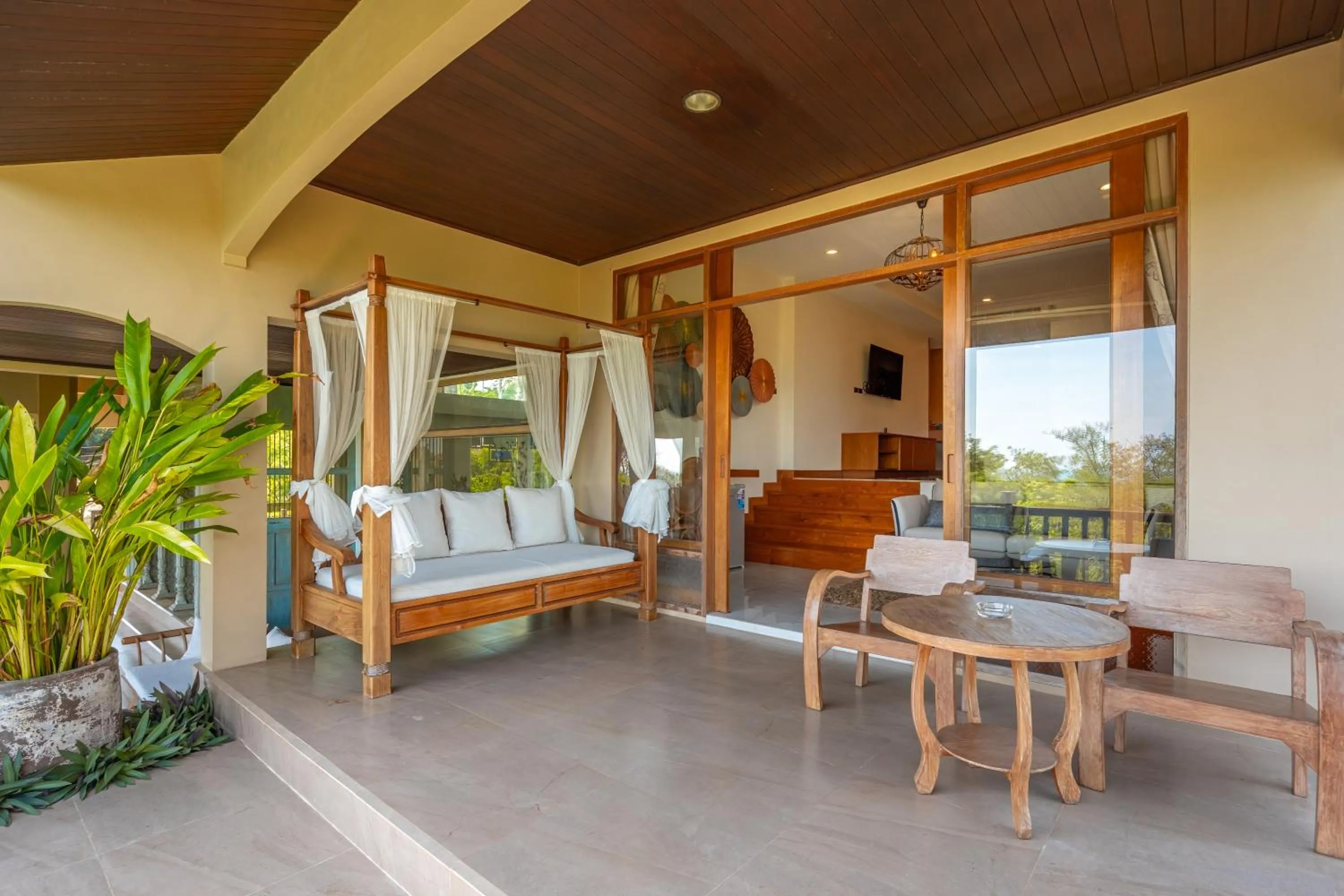 Day in Ocean Pearl Seaview Residence