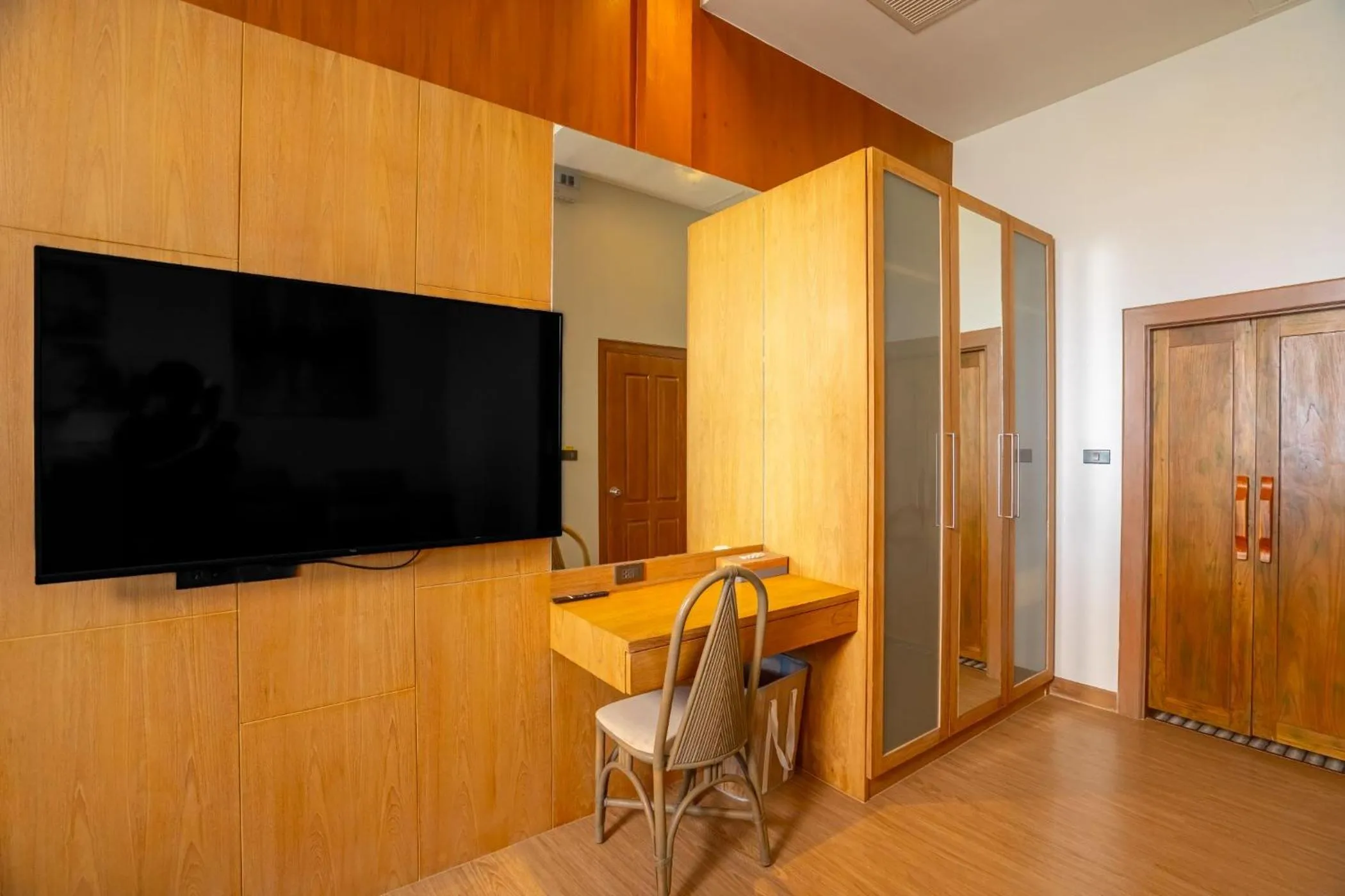 wardrobe in Ocean Pearl Seaview Residence