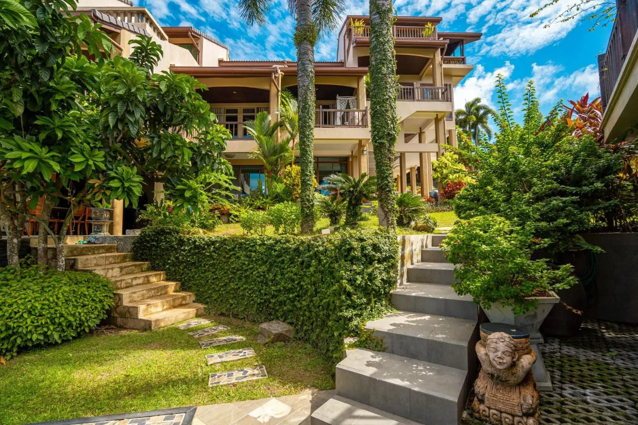 Property building in Ocean Pearl Seaview Residence Property building in Ocean Pearl Seaview Residence