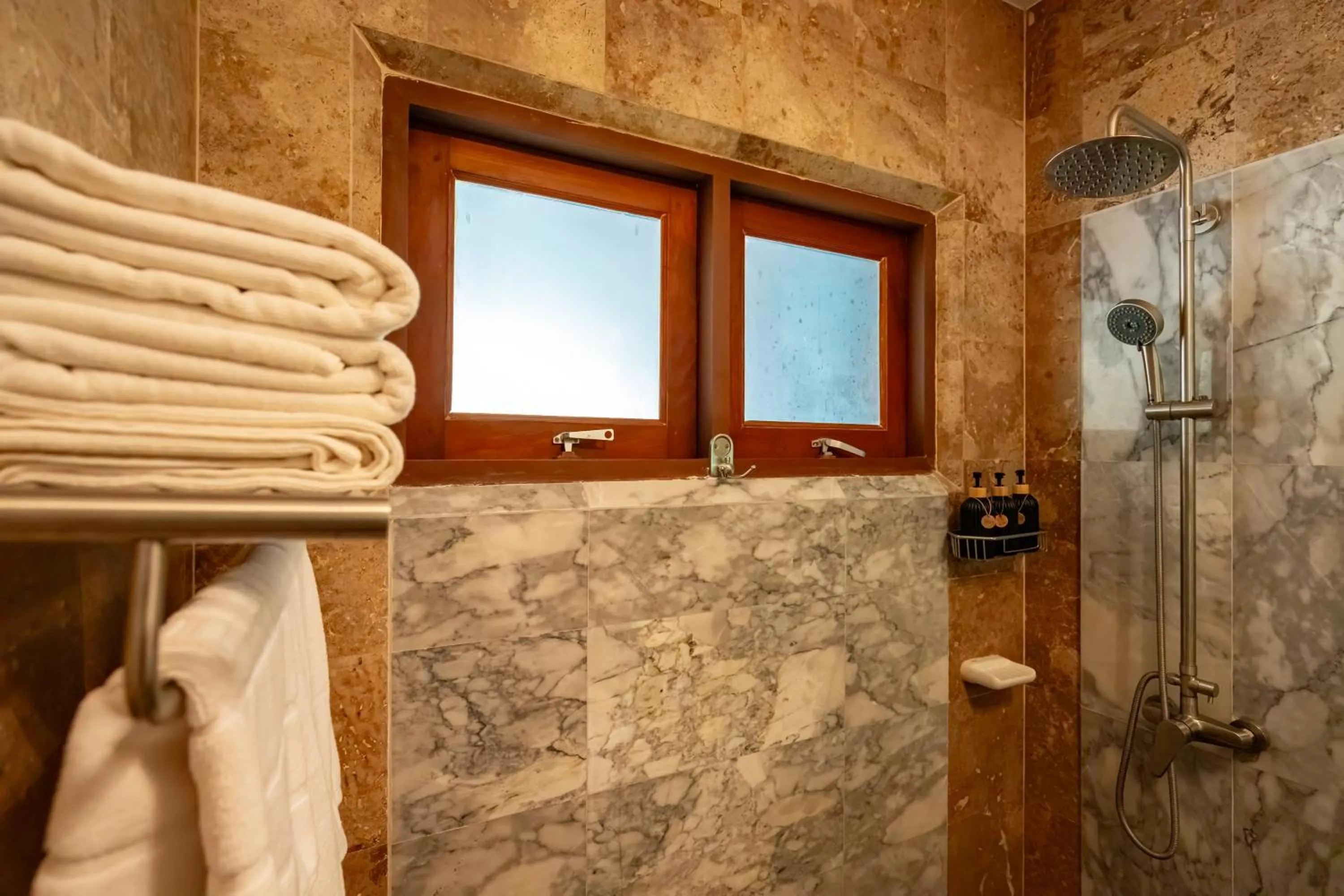 Shower in Ocean Pearl Seaview Residence