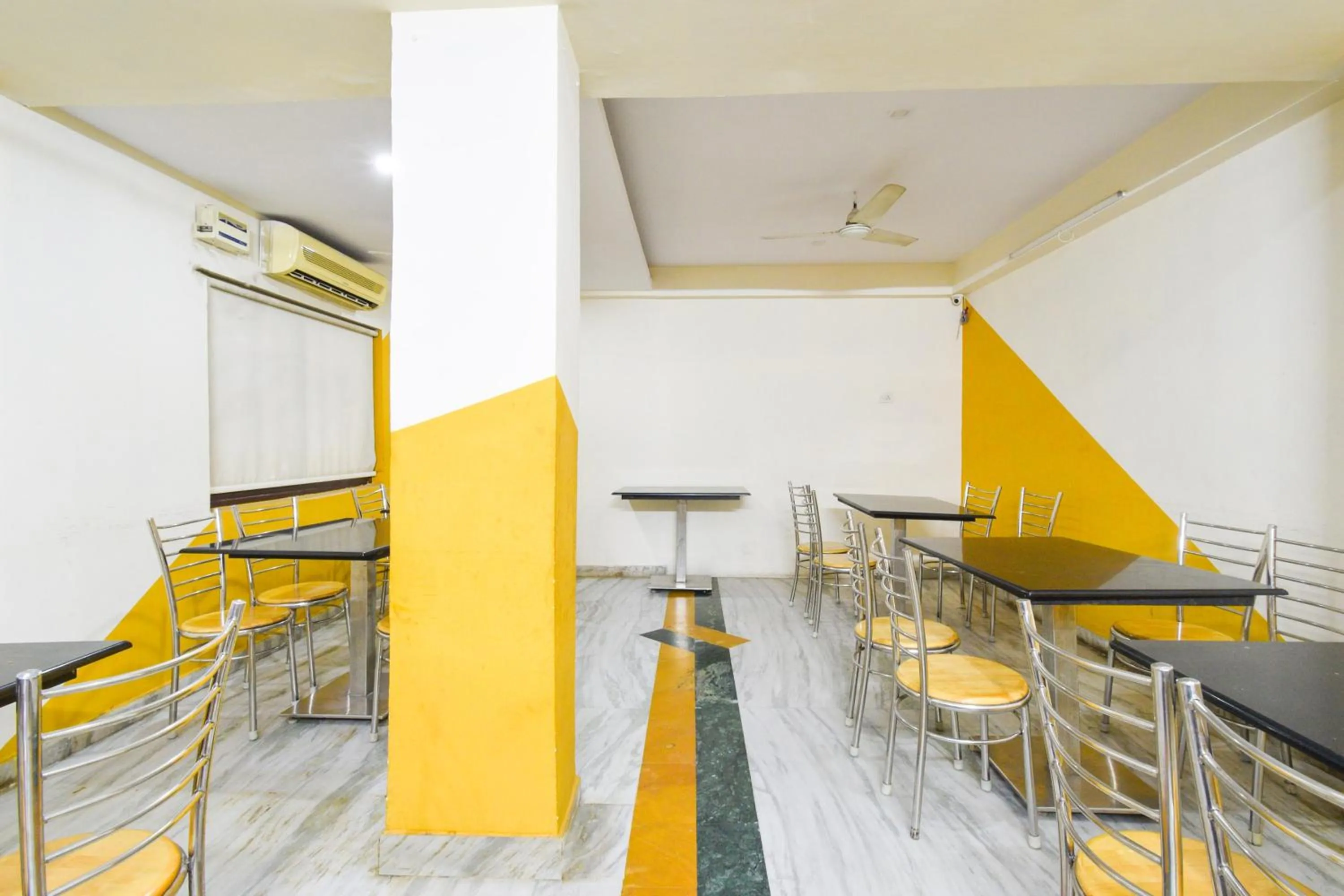 Restaurant/places to eat in Townhouse OAK Secunderabad Near Railway Station Formerly Hotel Brahma