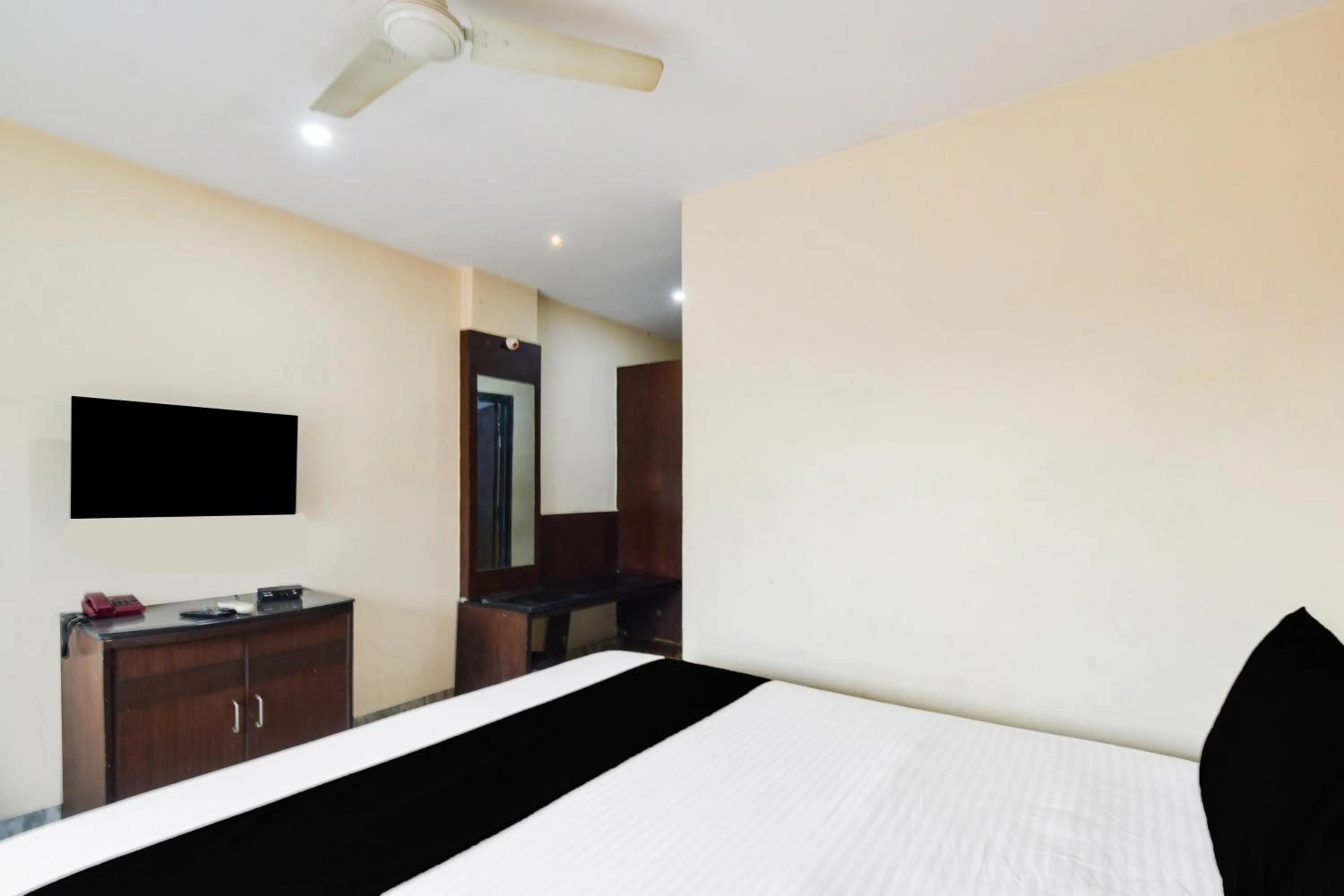 Bedroom, Bed in Townhouse OAK Secunderabad Near Railway Station Formerly Hotel Brahma