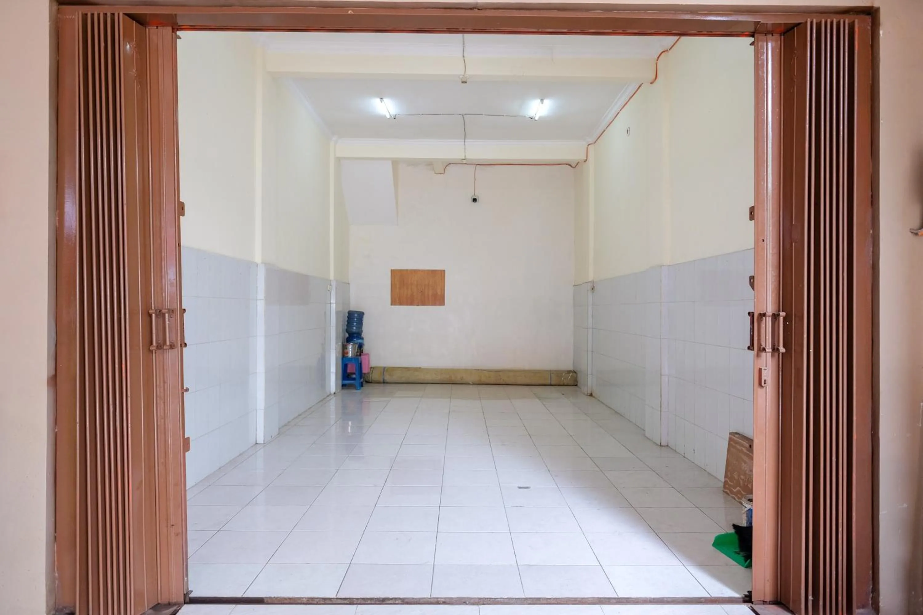 Property building in RedDoorz Syariah near Stasiun Gubeng 2