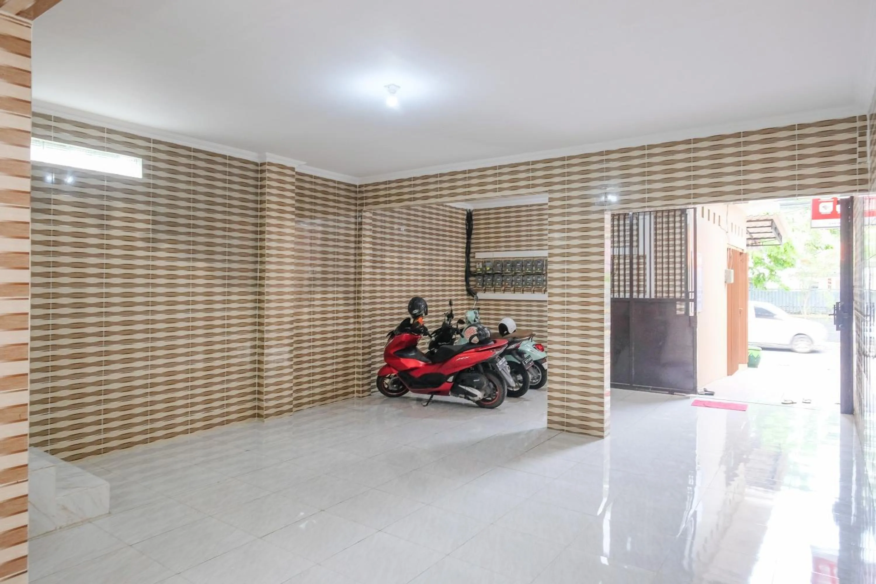 Parking in RedDoorz Syariah near Stasiun Gubeng 2